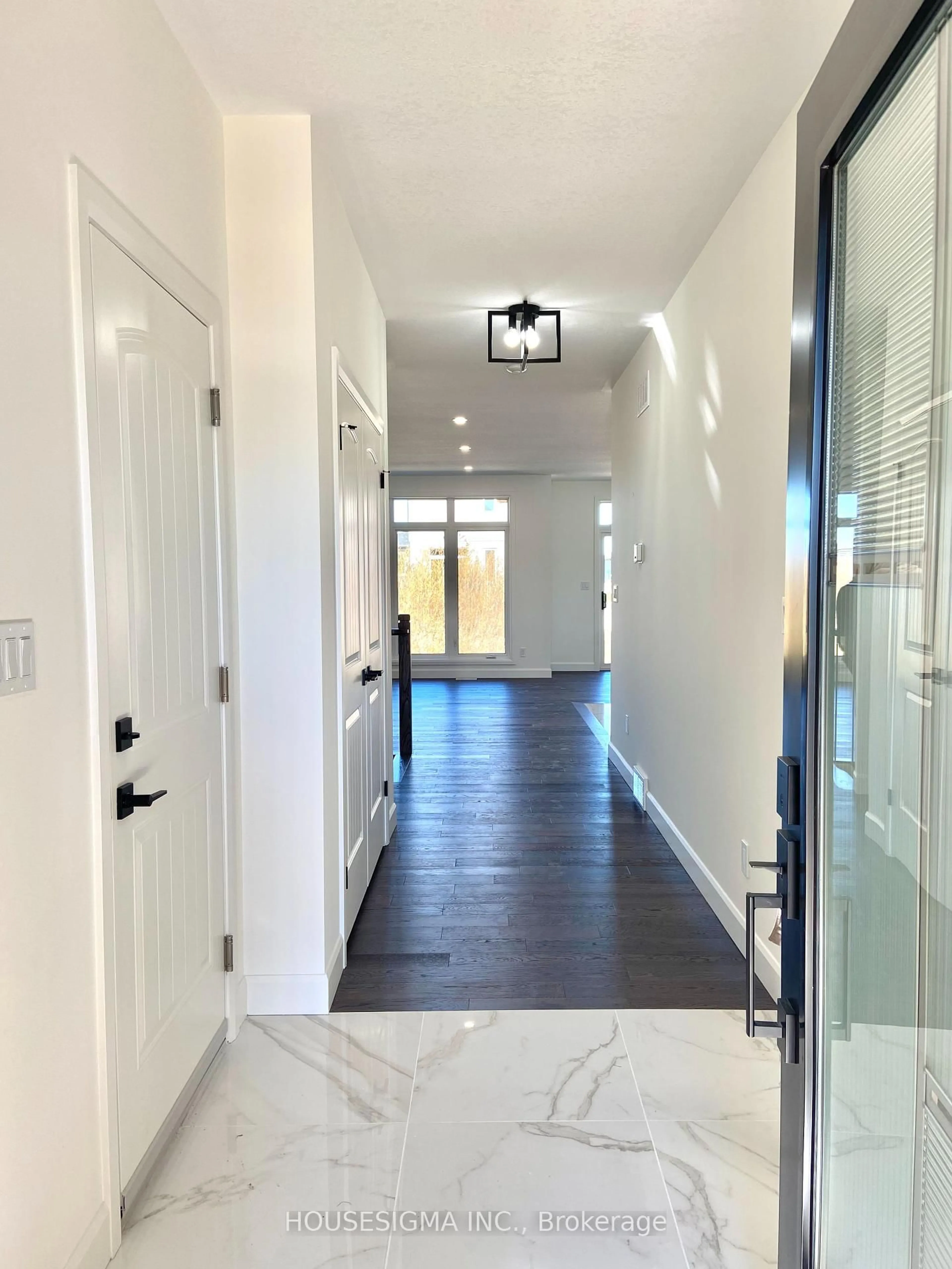 Indoor foyer for 357 McLean Cres, Saugeen Shores Ontario N0H 2C3