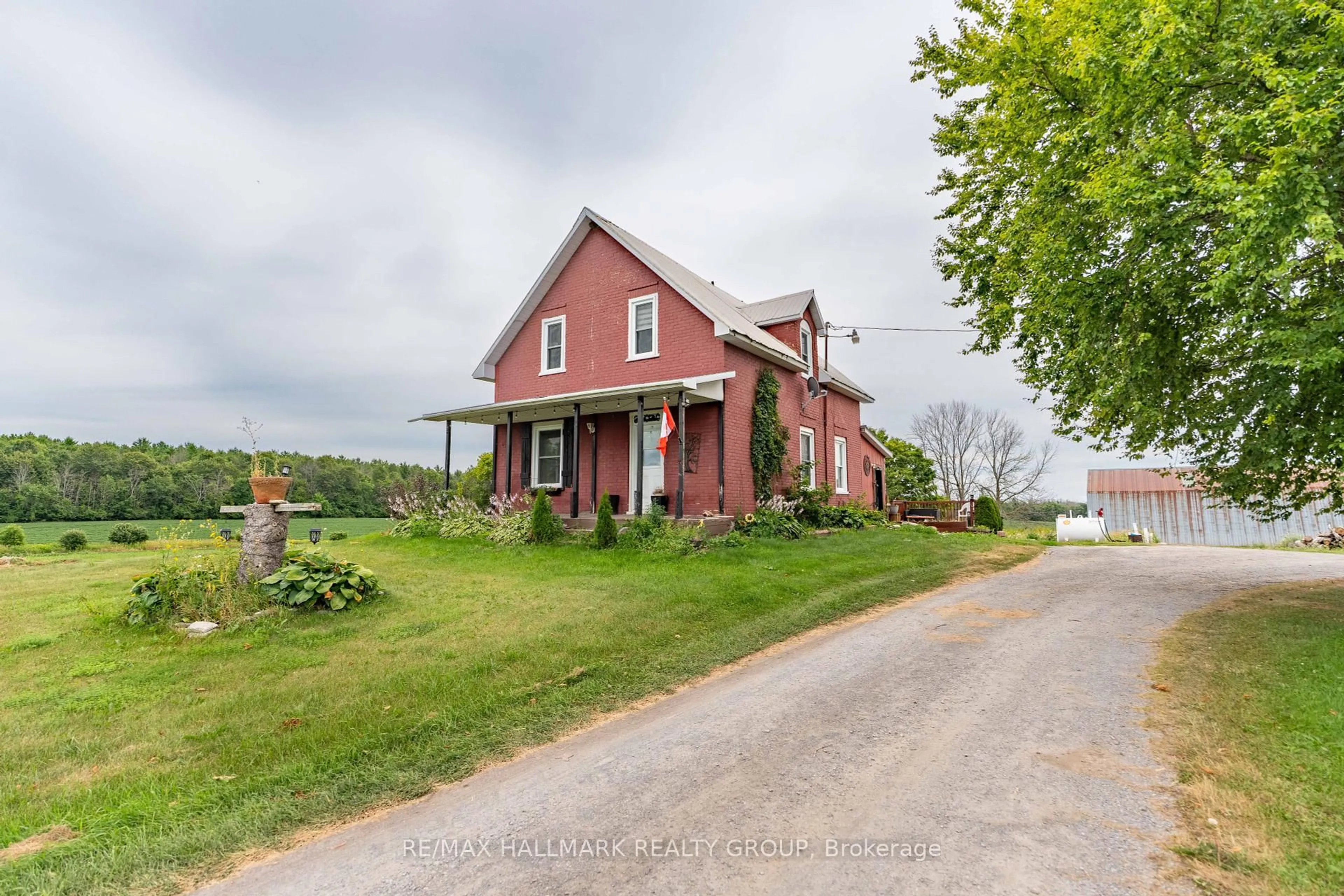 A pic from outside/outdoor area/front of a property/back of a property/a pic from drone, street for 21580 SEVEN HILLS Rd, North Glengarry Ontario K0B 1R0