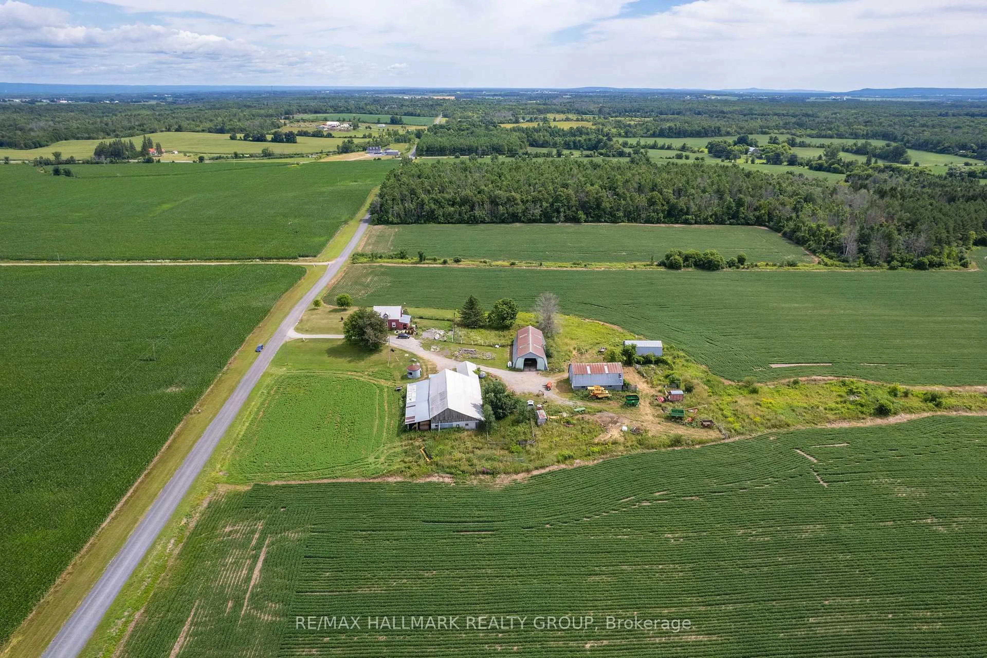 A pic from outside/outdoor area/front of a property/back of a property/a pic from drone, building for 21580 SEVEN HILLS Rd, North Glengarry Ontario K0B 1R0