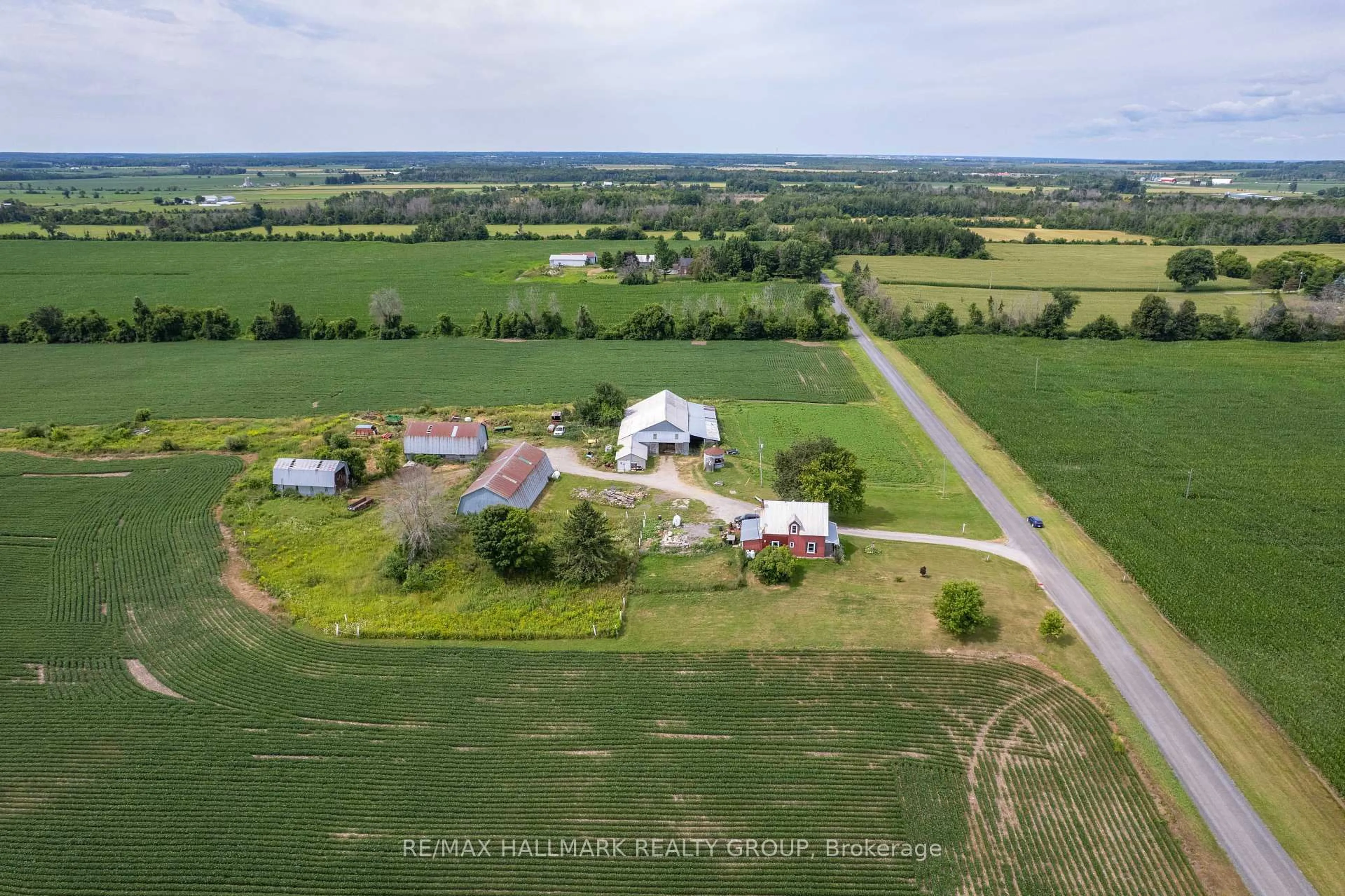 A pic from outside/outdoor area/front of a property/back of a property/a pic from drone, building for 21580 SEVEN HILLS Rd, North Glengarry Ontario K0B 1R0