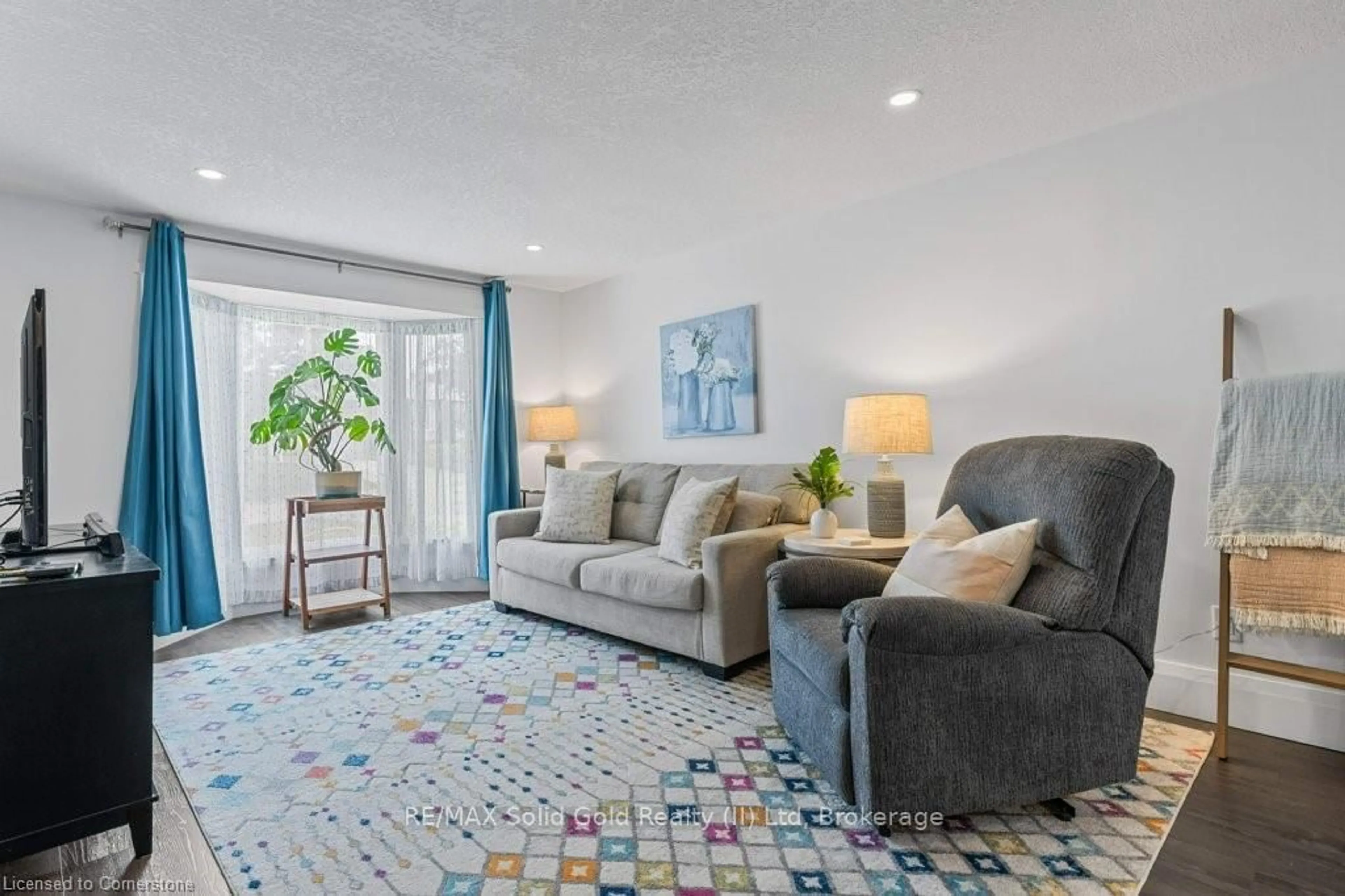 Living room with furniture, unknown for 58 Golden Meadow Cres, Kitchener Ontario N2N 2L9
