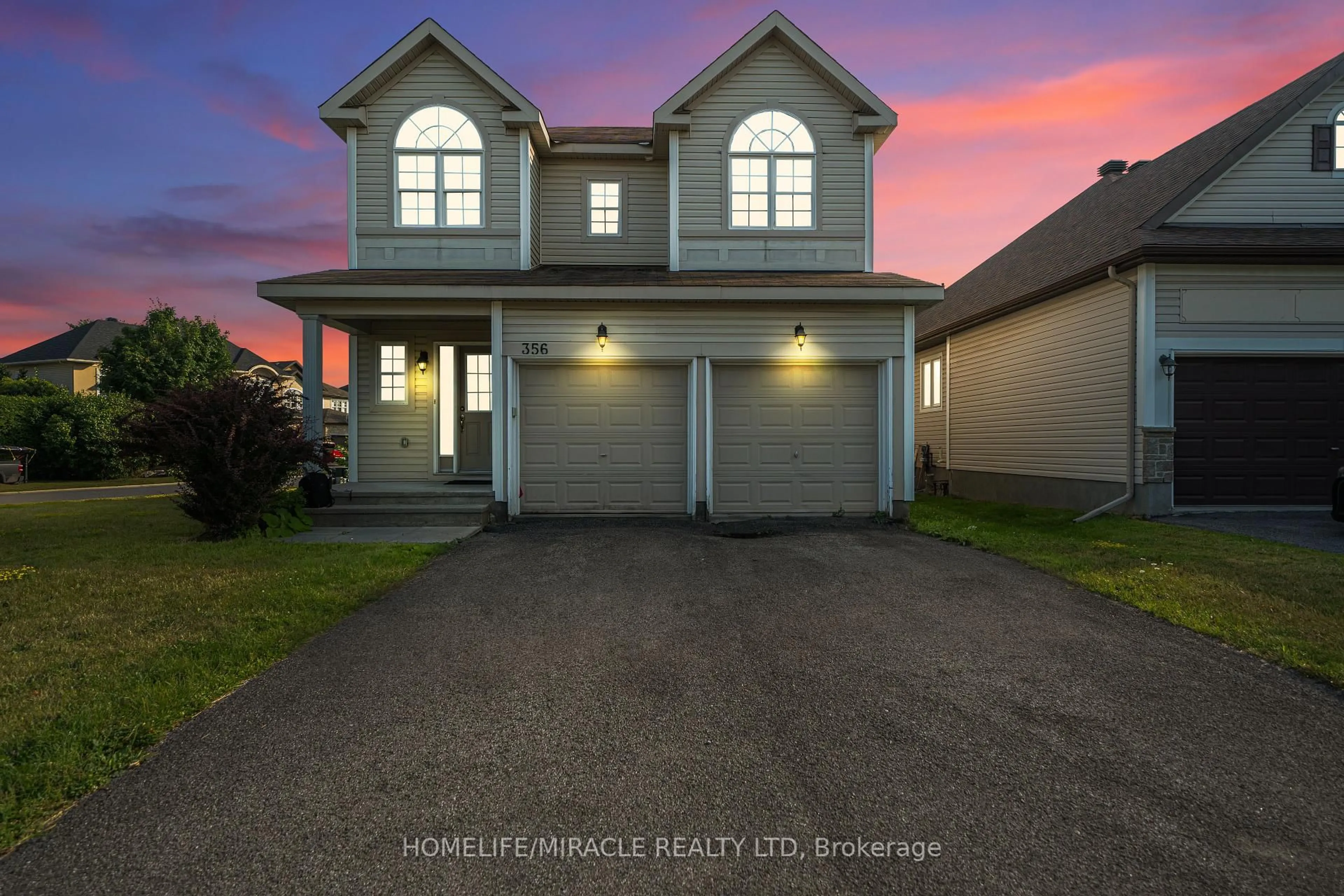 Home with vinyl exterior material, street for 356 West Ridge Dr, Stittsville Ontario K2S 2G8