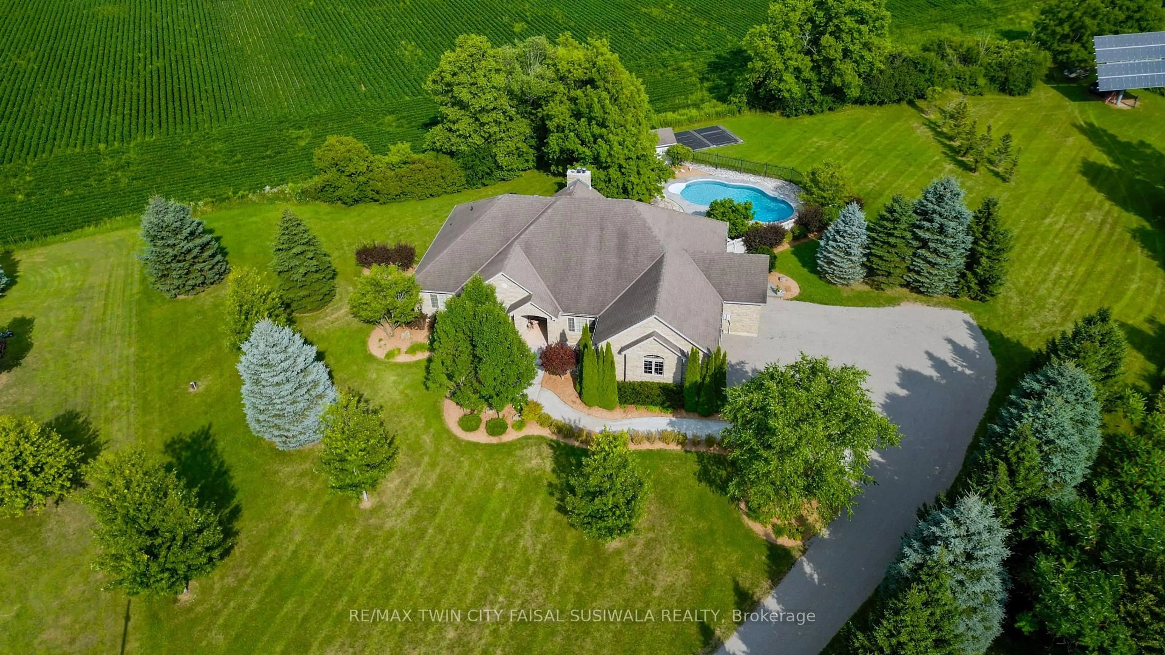 A pic from outside/outdoor area/front of a property/back of a property/a pic from drone, water/lake/river/ocean view for 10 Eagle Ridge Crt, Brant Ontario N0B 1W0