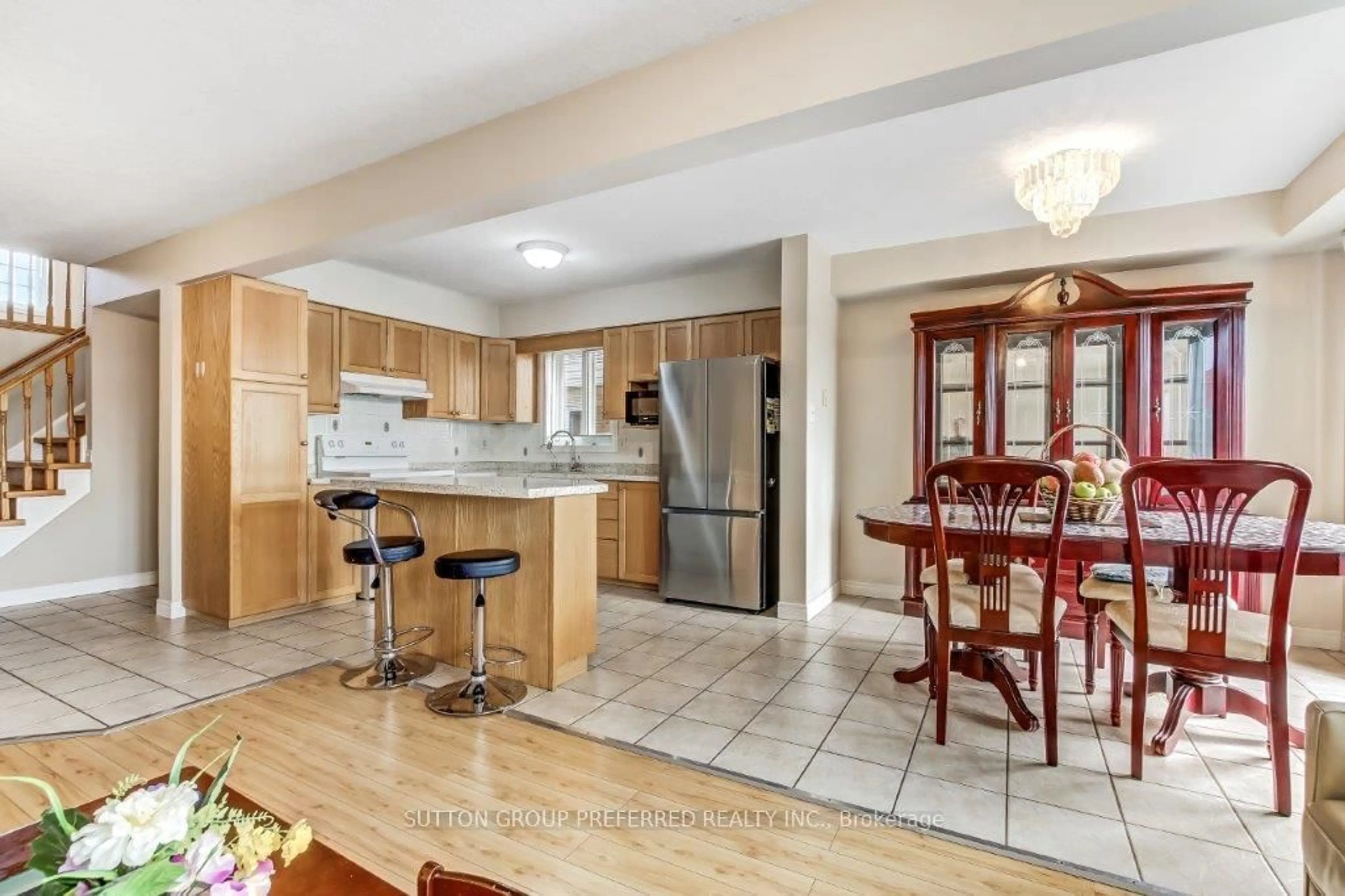 Open concept kitchen, ceramic/tile floor for 187 Hollyridge Cres, Kitchener Ontario N2N 3N4