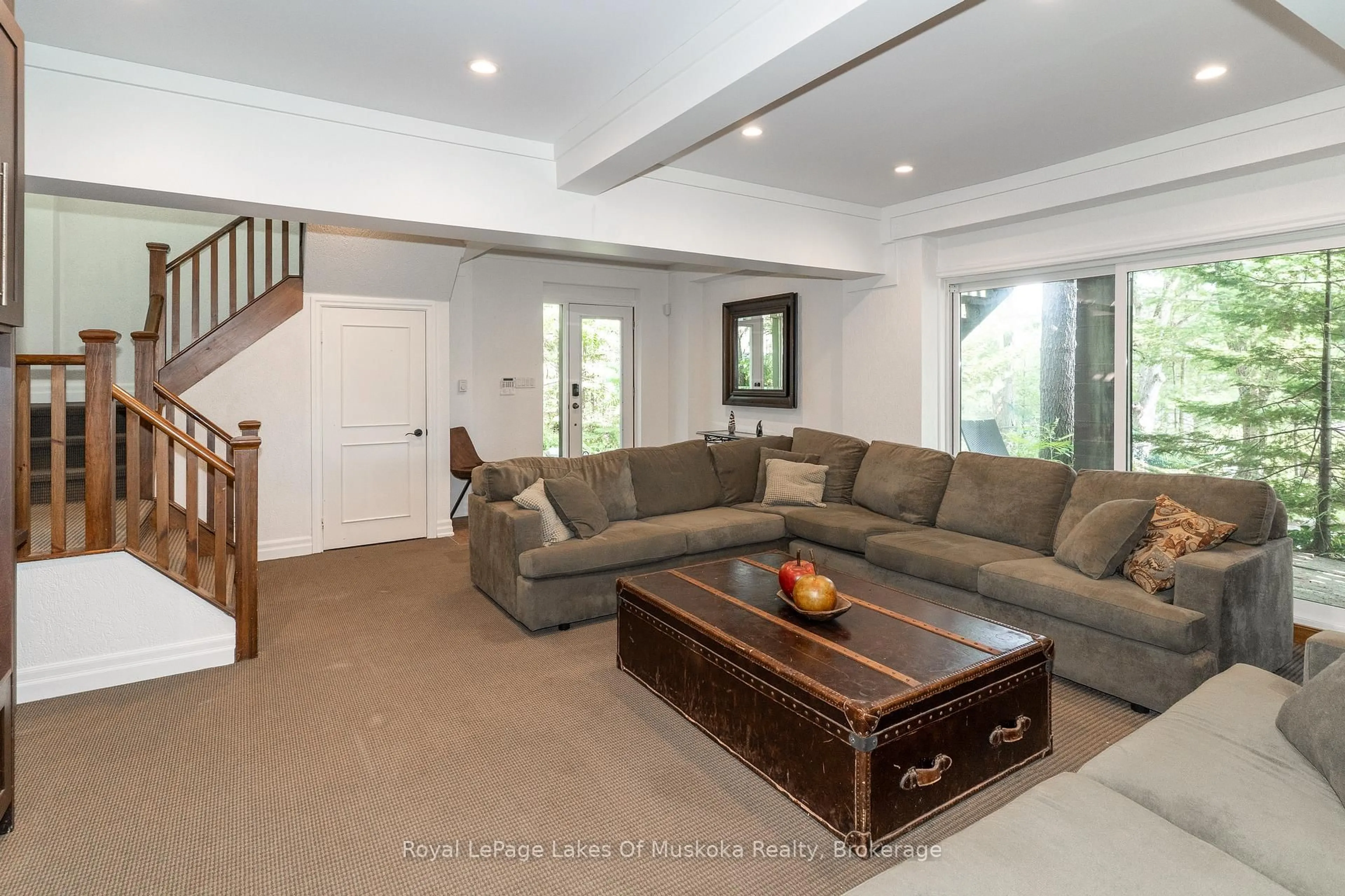 Living room with furniture, unknown for 51 Pinetree Rd, Gravenhurst Ontario P1P 1R2