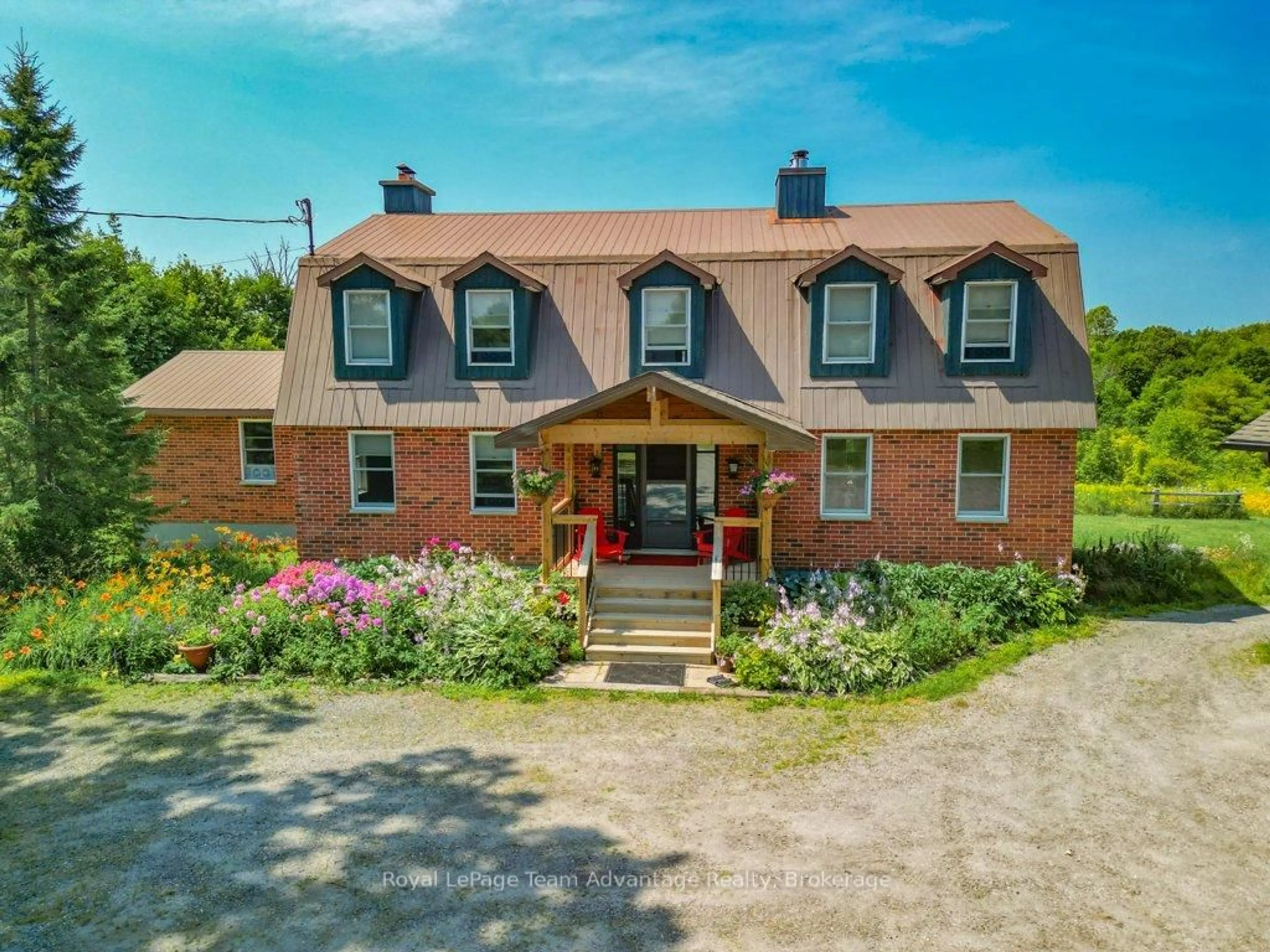 A pic from outside/outdoor area/front of a property/back of a property/a pic from drone, street for 25 Bradley Rd, Seguin Ontario P2A 0B6