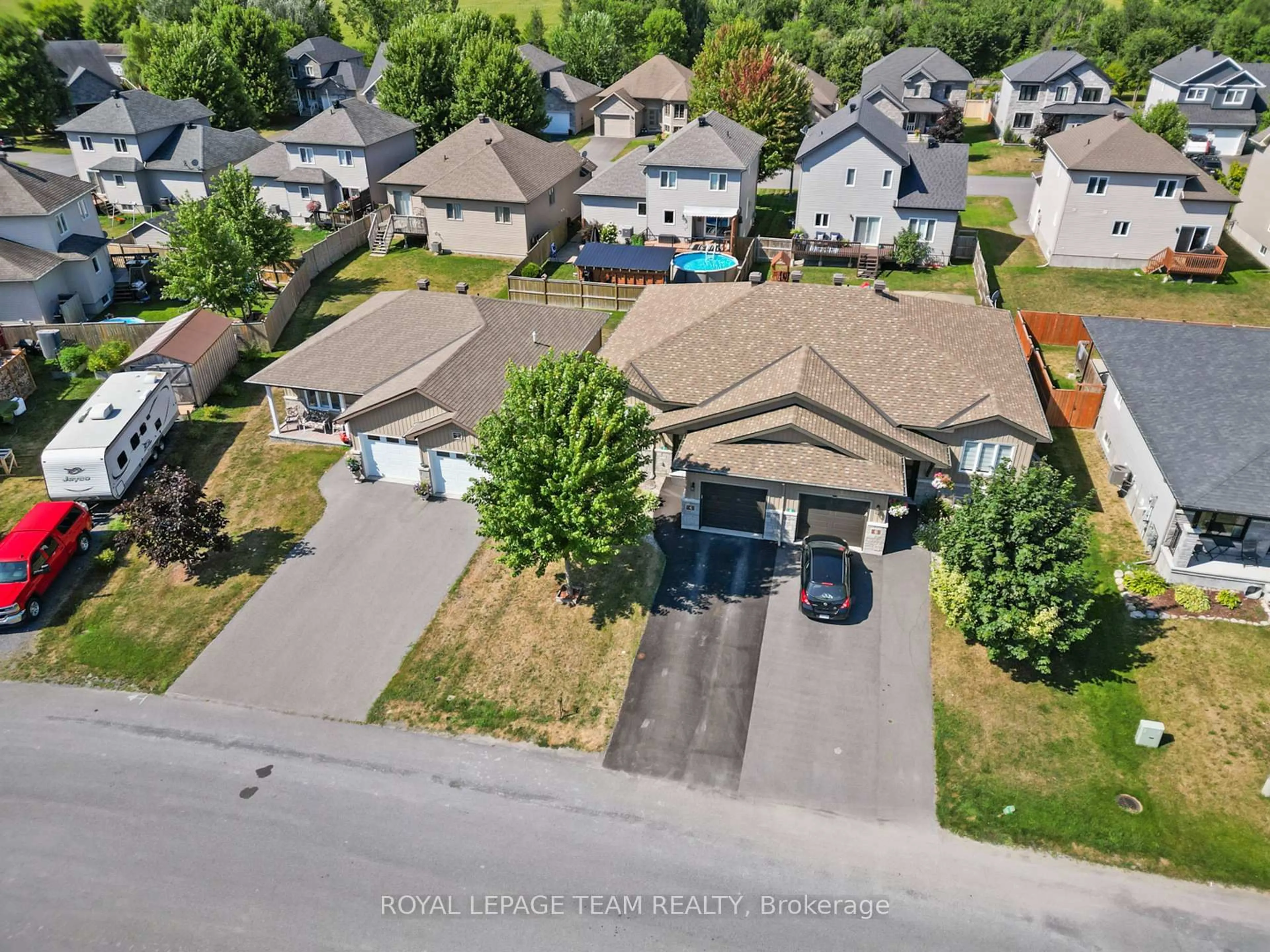 A pic from outside/outdoor area/front of a property/back of a property/a pic from drone, street for 4 Brittany St, North Stormont Ontario K0A 1R0
