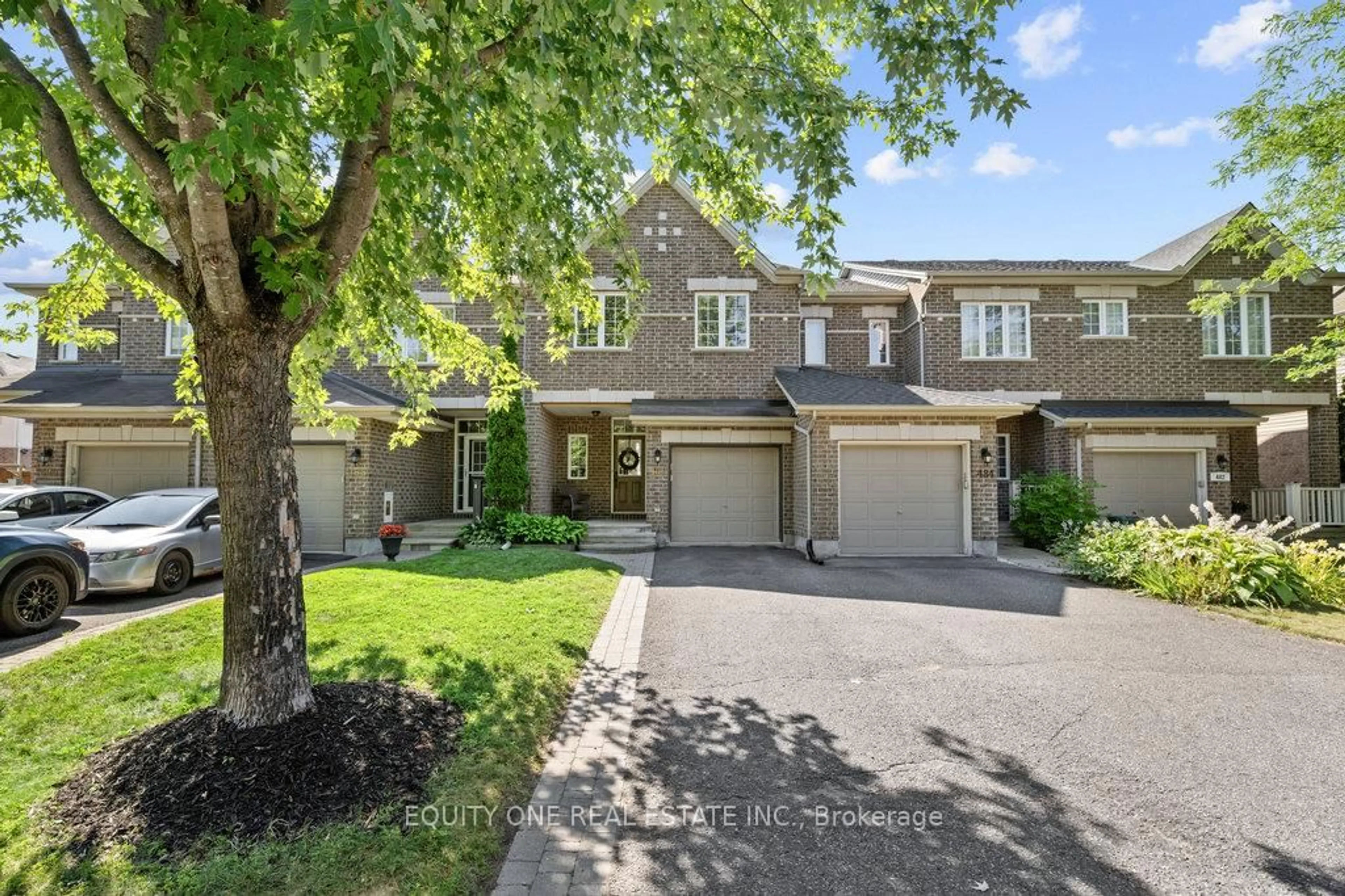A pic from outside/outdoor area/front of a property/back of a property/a pic from drone, street for 486 Grey Seal Circ, Ottawa Ontario K1V 2H7