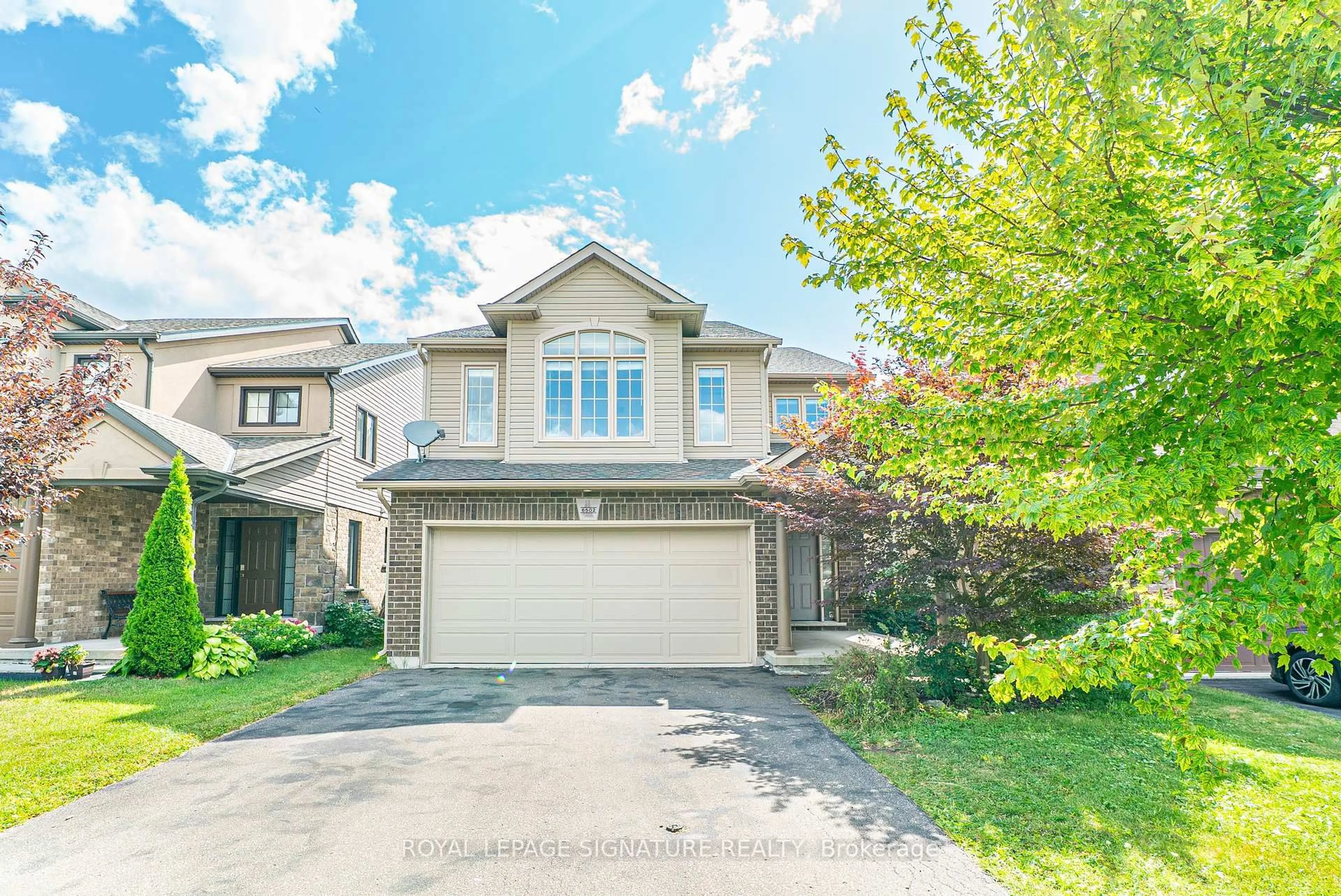 A pic from outside/outdoor area/front of a property/back of a property/a pic from drone, street for 6502 Desanka Ave, Niagara Falls Ontario L2H 0B4
