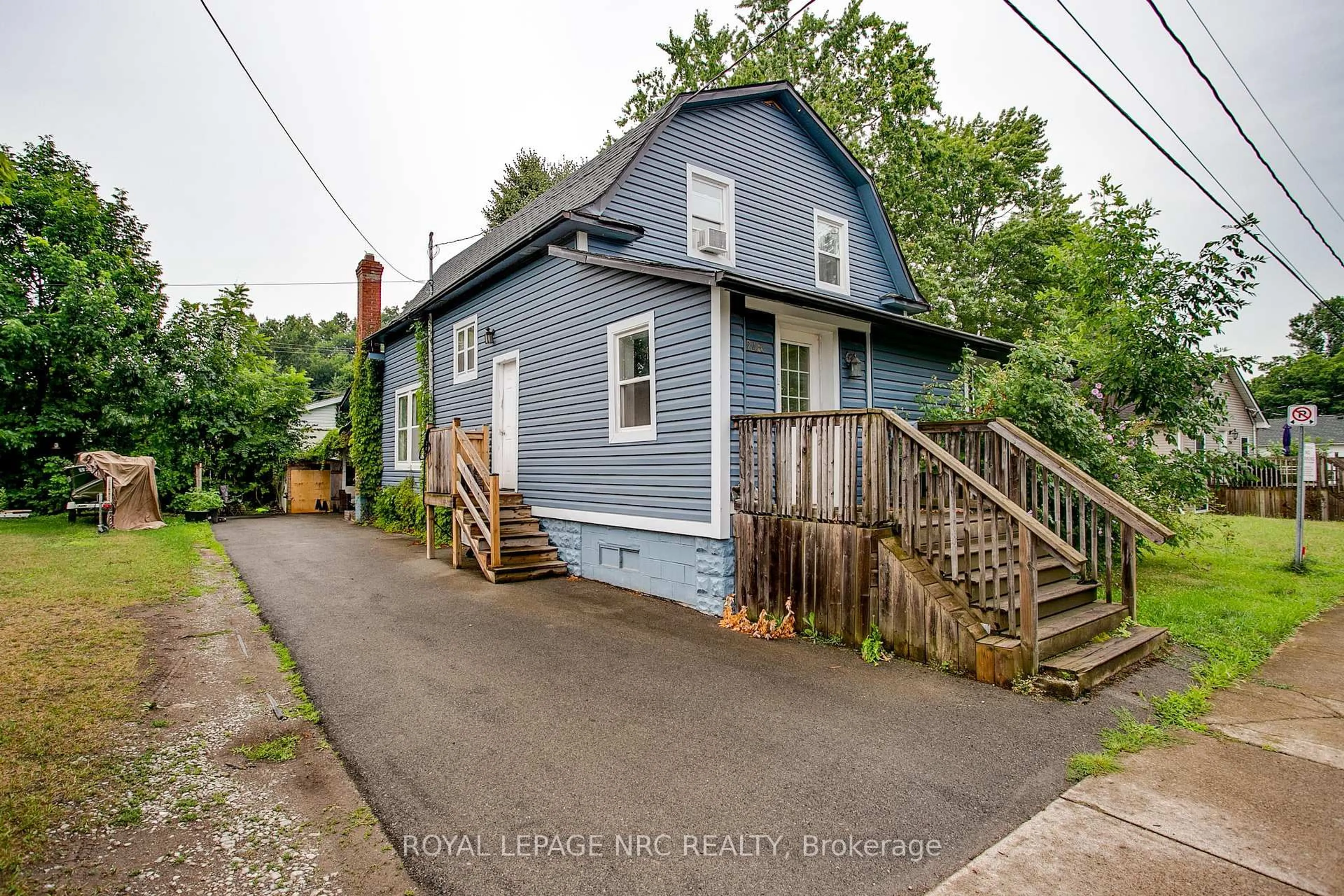 A pic from outside/outdoor area/front of a property/back of a property/a pic from drone, street for 248 CAMBRIDGE, W Rd, Fort Erie Ontario L0S 1B0