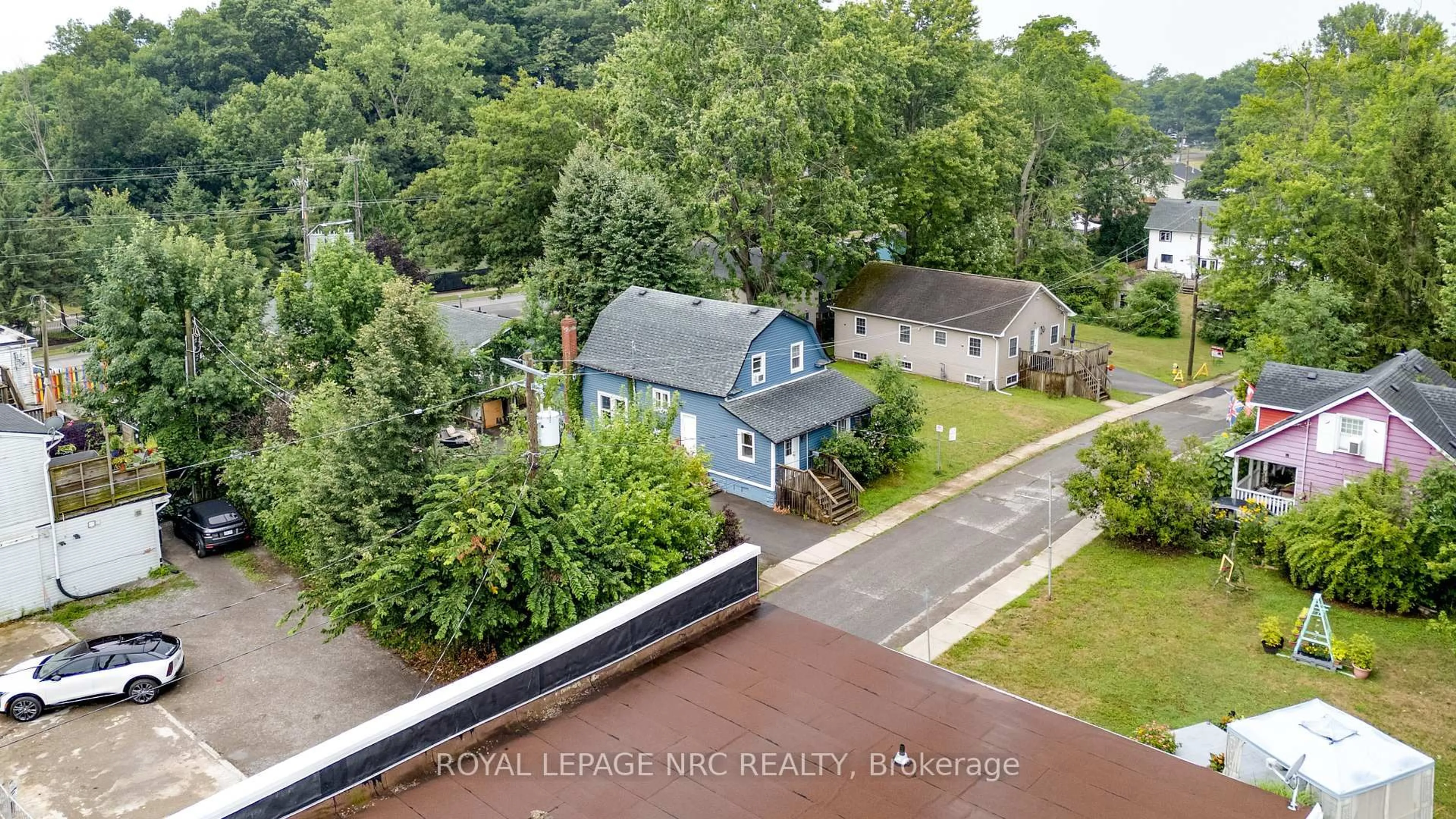 A pic from outside/outdoor area/front of a property/back of a property/a pic from drone, city buildings view from balcony for 248 CAMBRIDGE, W Rd, Fort Erie Ontario L0S 1B0