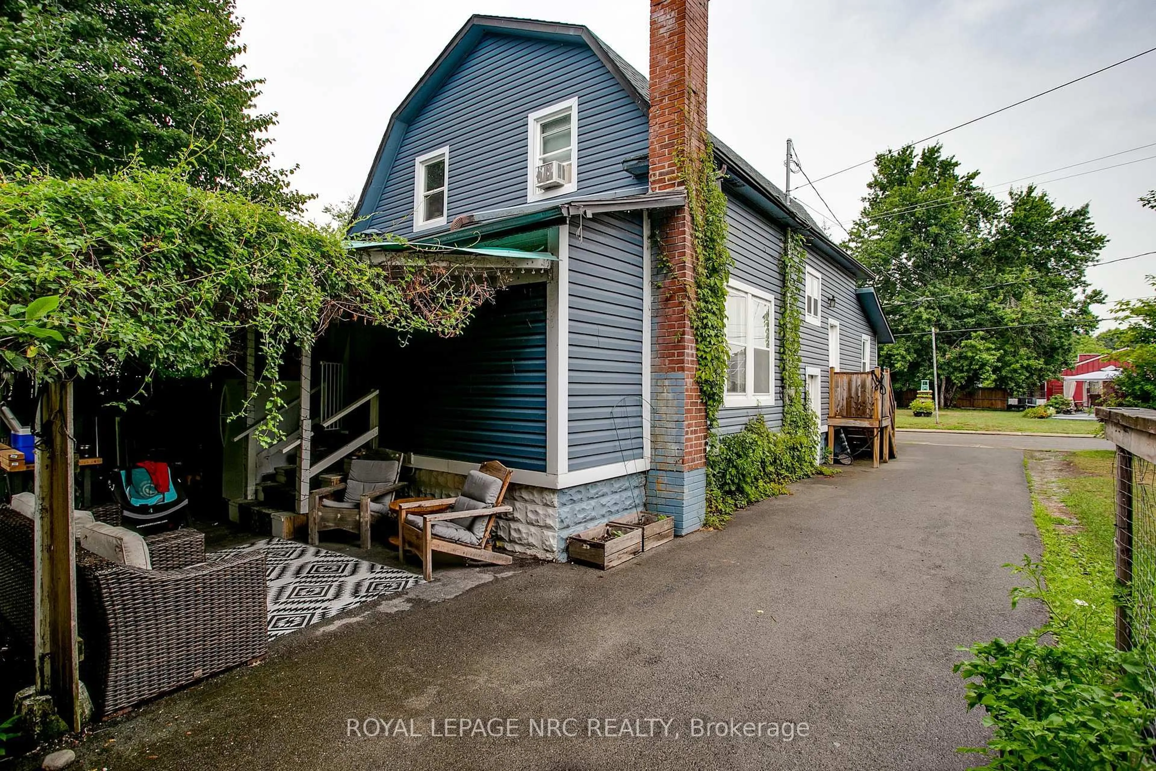 Patio, street for 248 CAMBRIDGE, W Rd, Fort Erie Ontario L0S 1B0