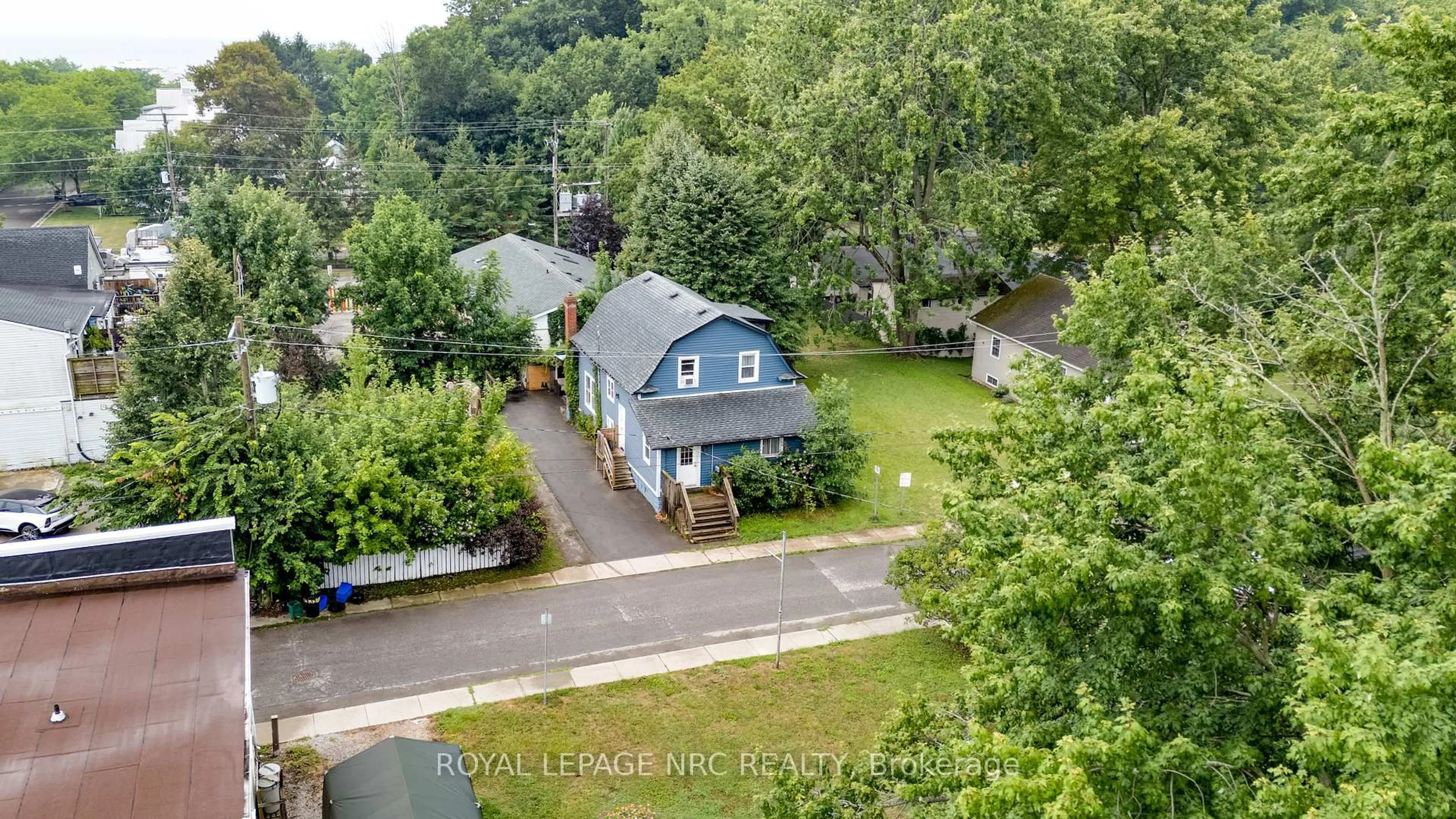 A pic from outside/outdoor area/front of a property/back of a property/a pic from drone, street for 248 CAMBRIDGE, W Rd, Fort Erie Ontario L0S 1B0