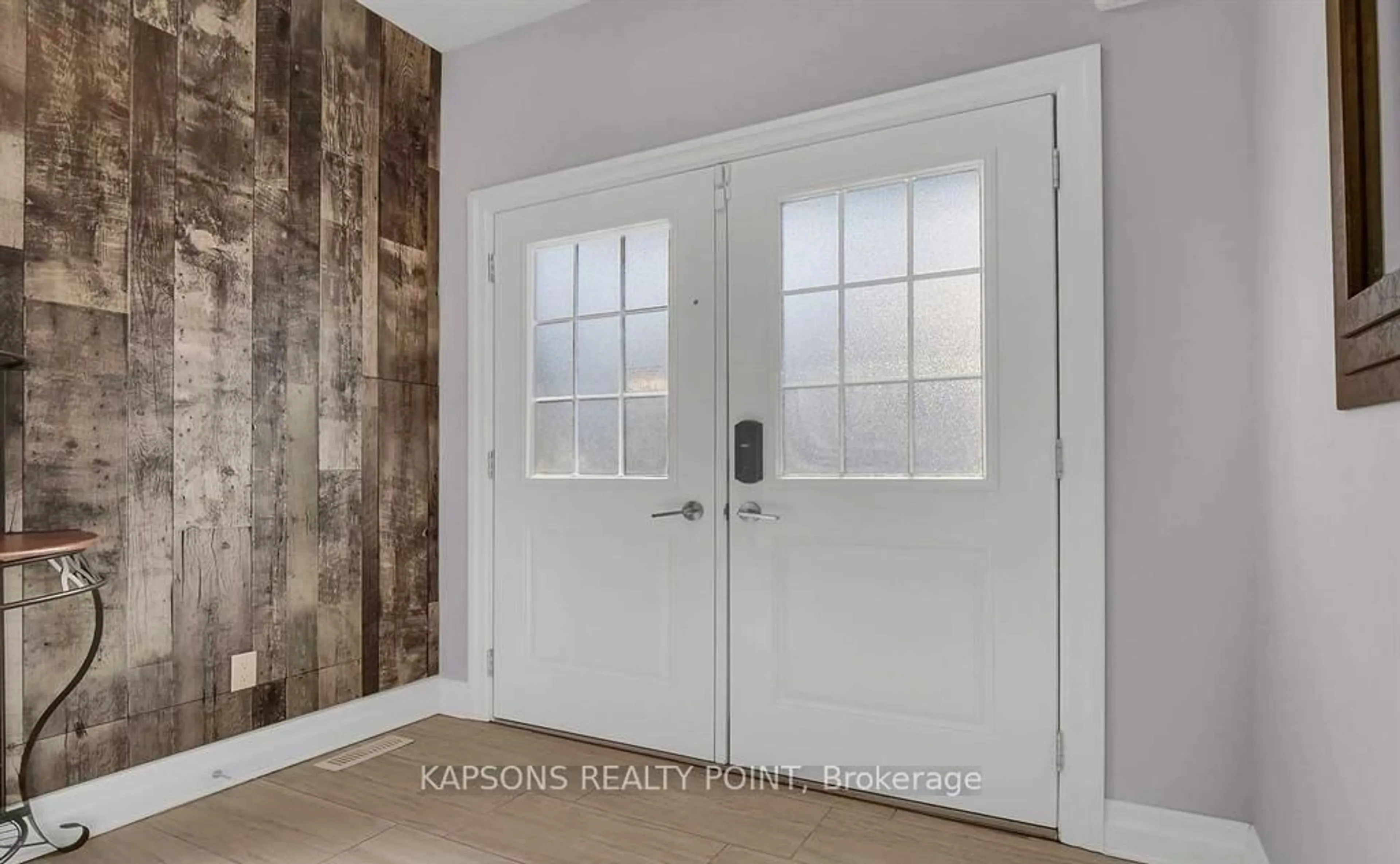 Indoor entryway for 2619 Sheffield Blvd, London South Ontario N6M 0G4