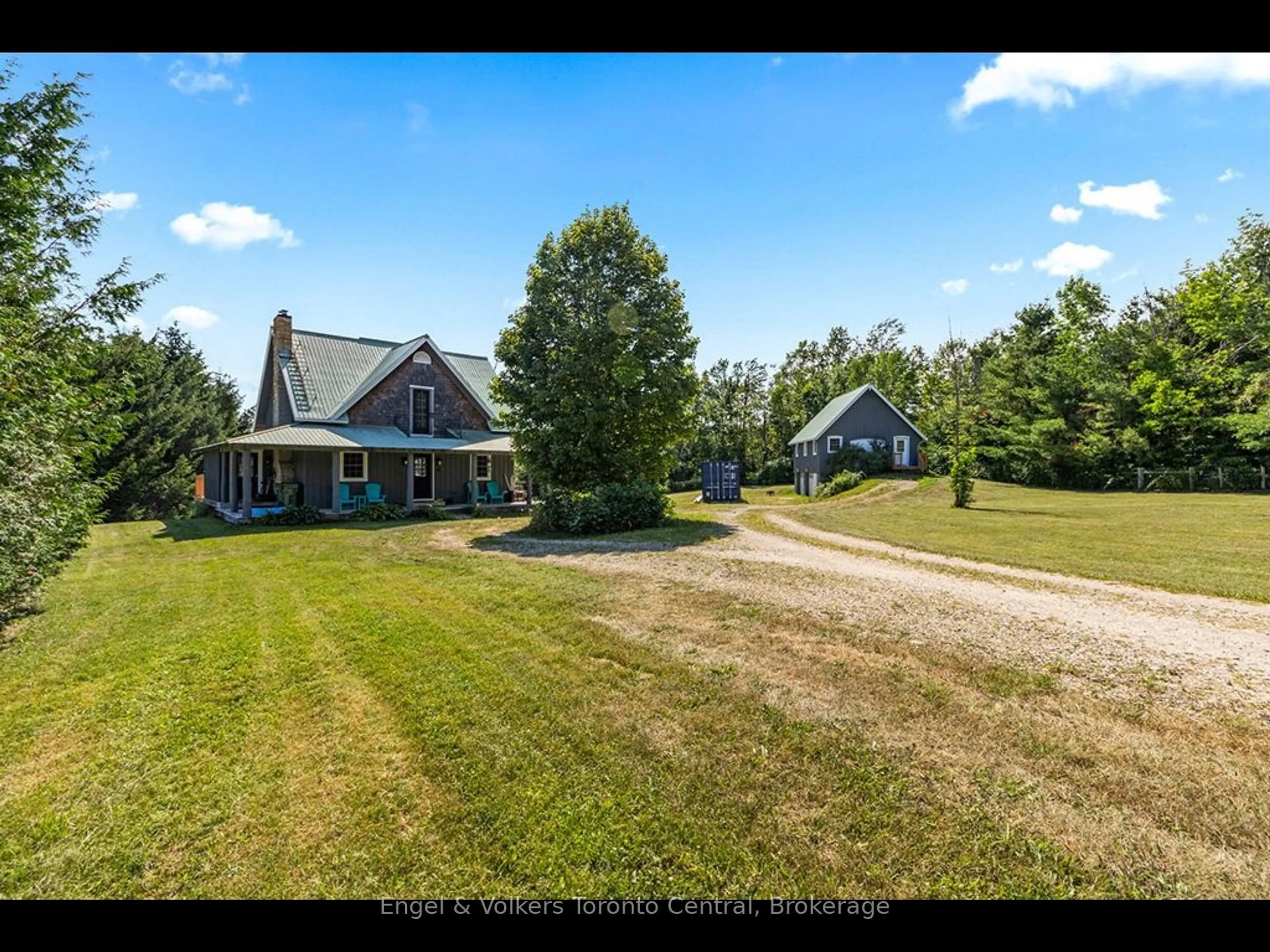 A pic from outside/outdoor area/front of a property/back of a property/a pic from drone, water/lake/river/ocean view for 210 EAGLE Cres, Grey Highlands Ontario N0C 1M0