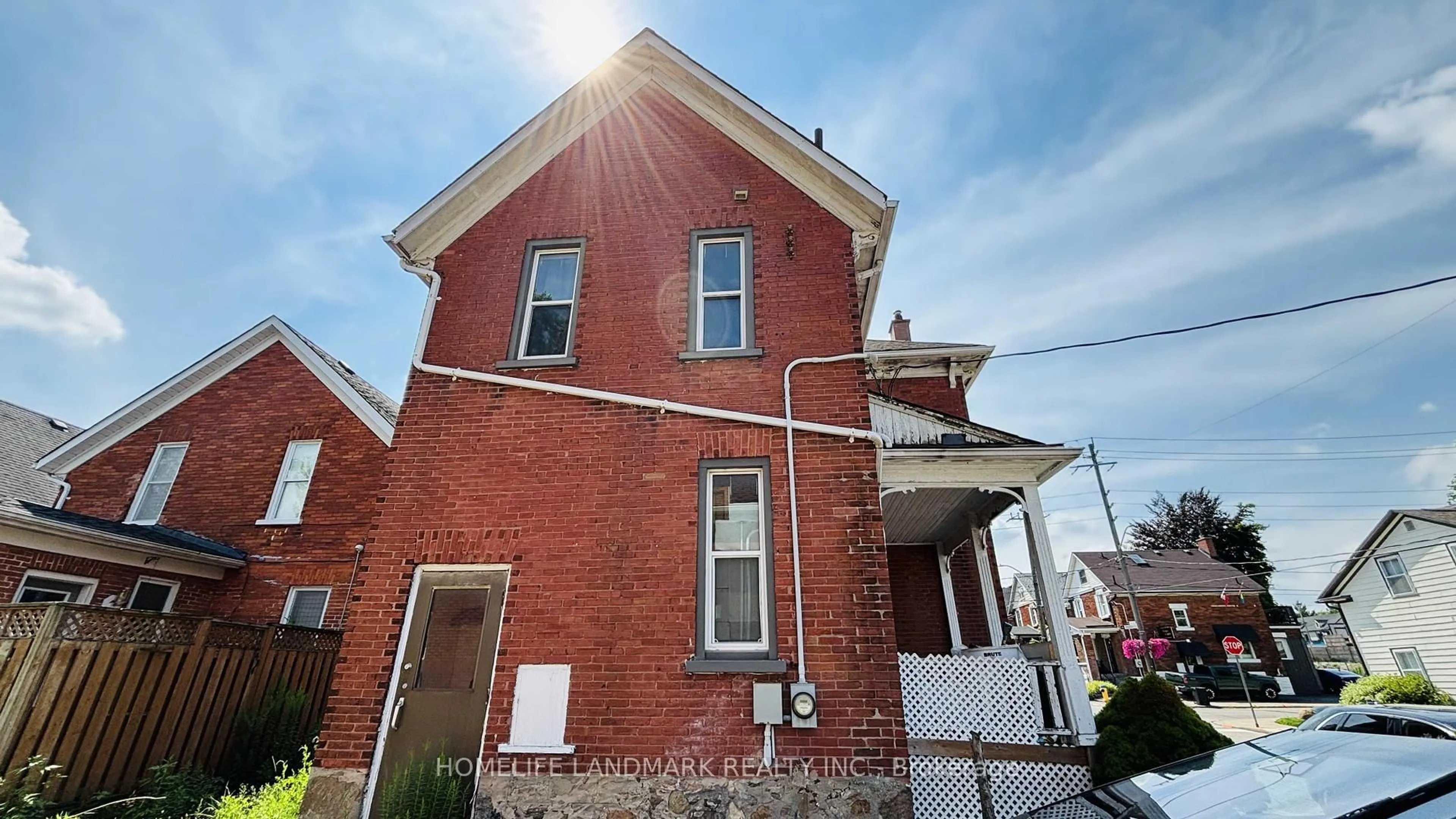 Home with brick exterior material, building for 30 Regina St, Waterloo Ontario N2J 3A1
