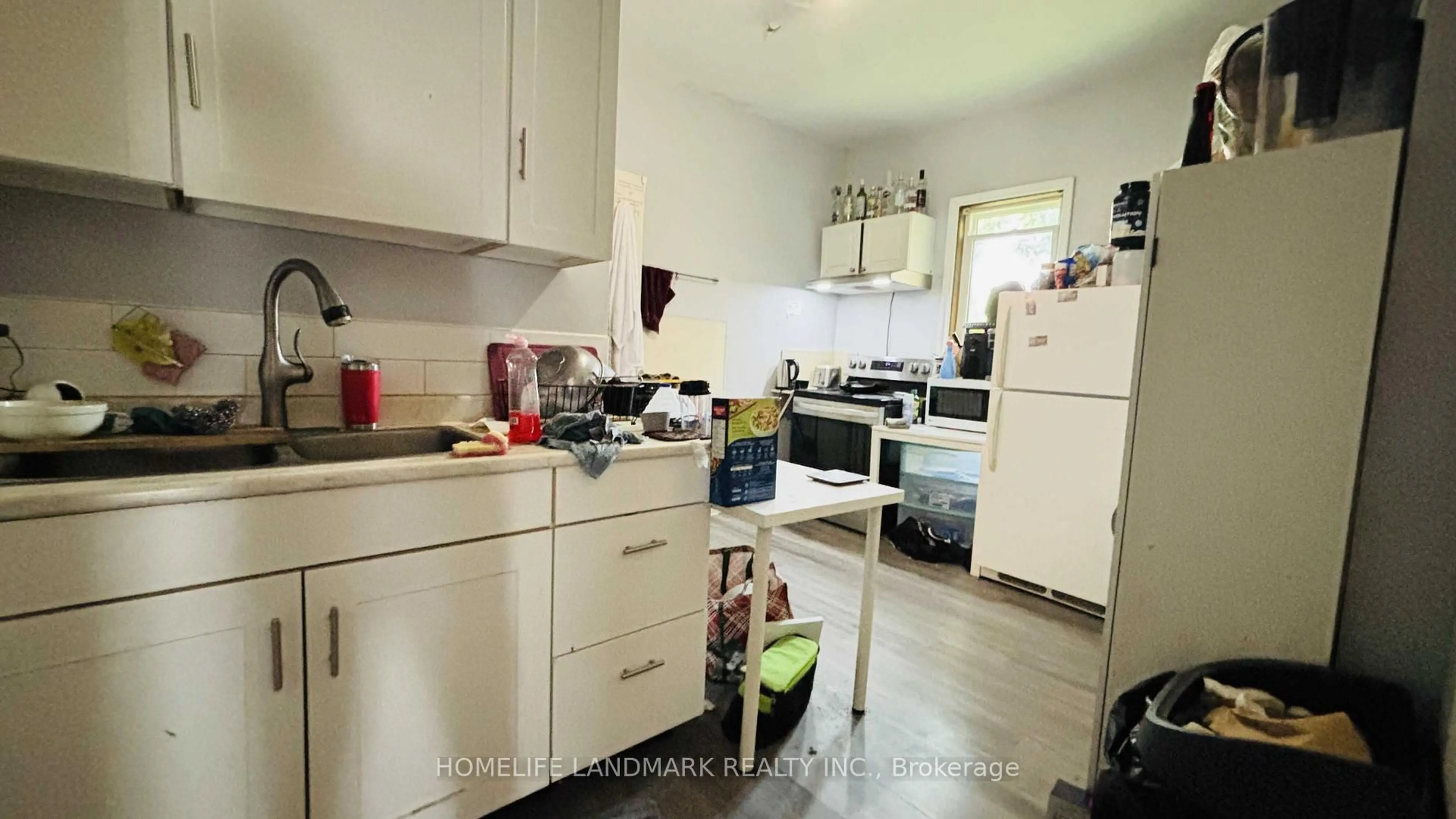Standard kitchen, unknown for 30 Regina St, Waterloo Ontario N2J 3A1