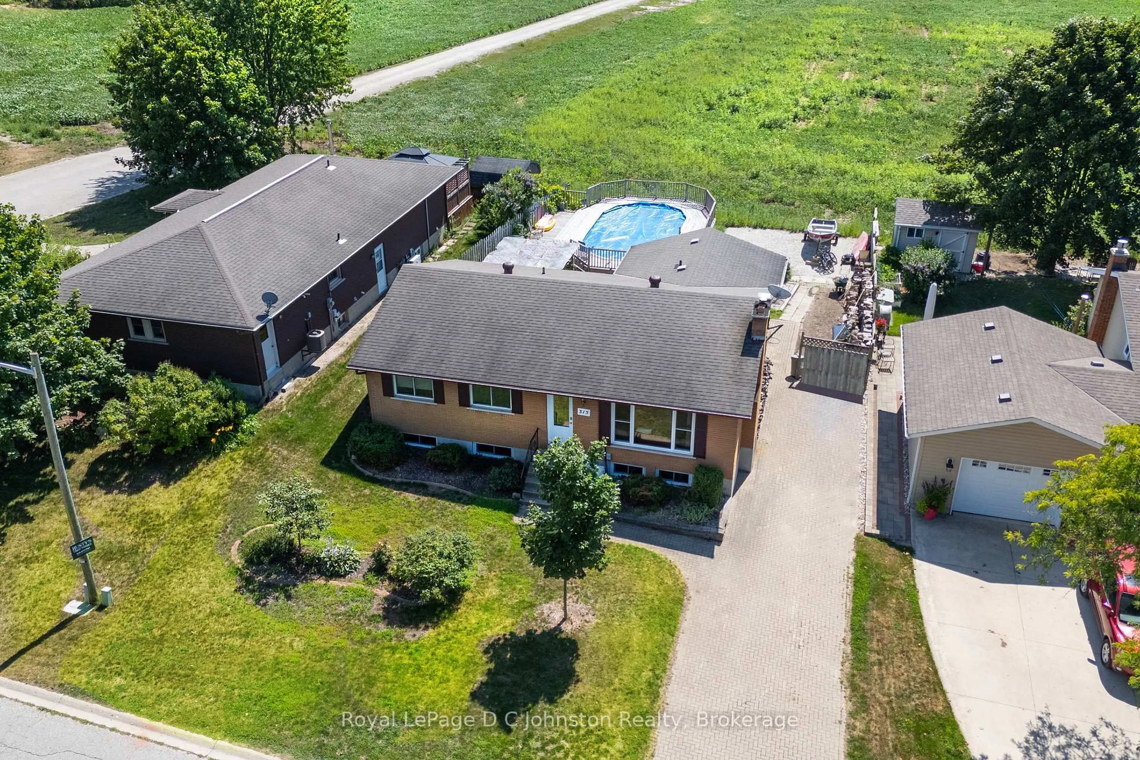 A pic from outside/outdoor area/front of a property/back of a property/a pic from drone, unknown for 315 Maple Dr, Saugeen Shores Ontario N0H 2C4