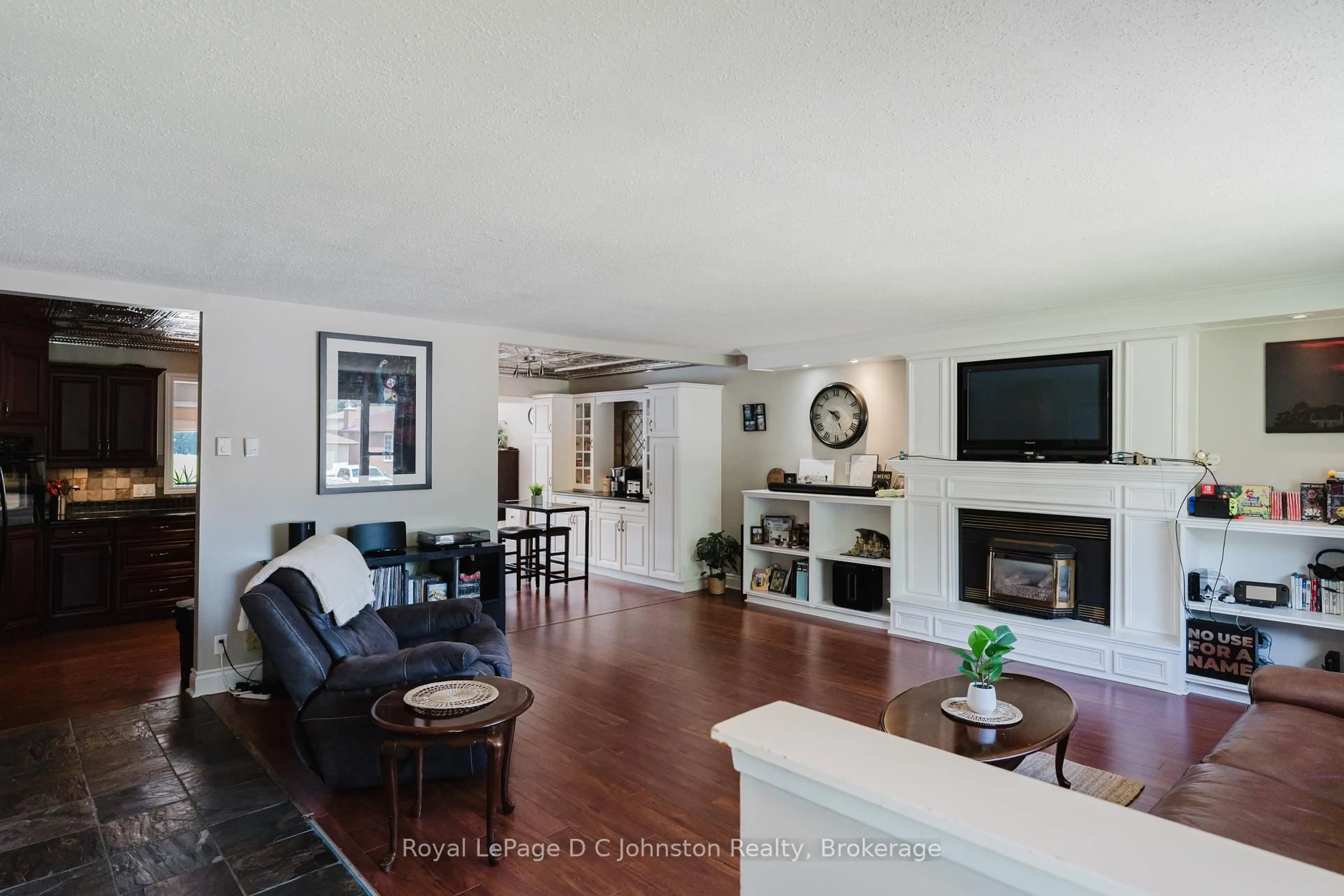 Living room with furniture, unknown for 315 Maple Dr, Saugeen Shores Ontario N0H 2C4
