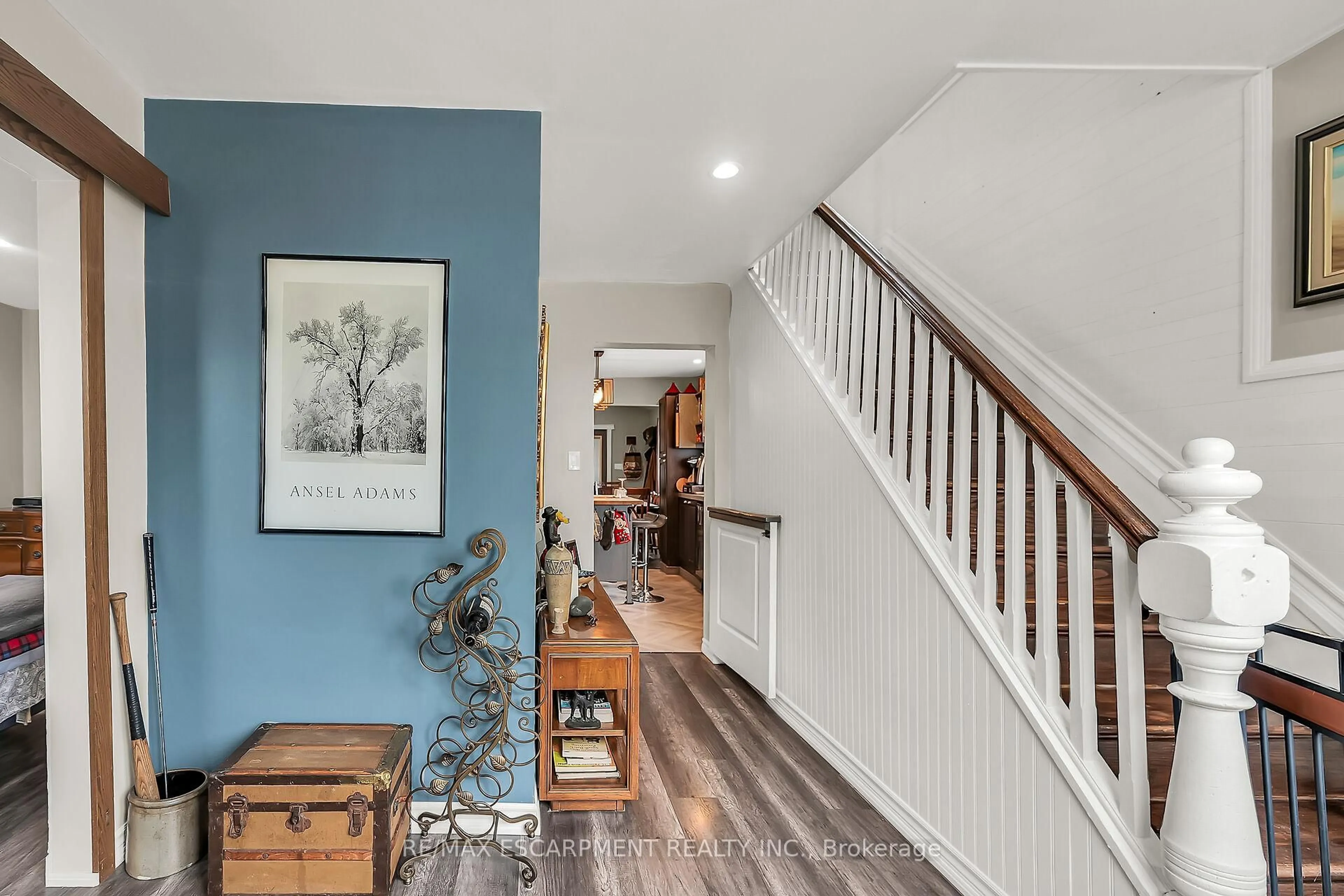 Indoor entryway for 321 East 12th St, Hamilton Ontario L9A 3X9