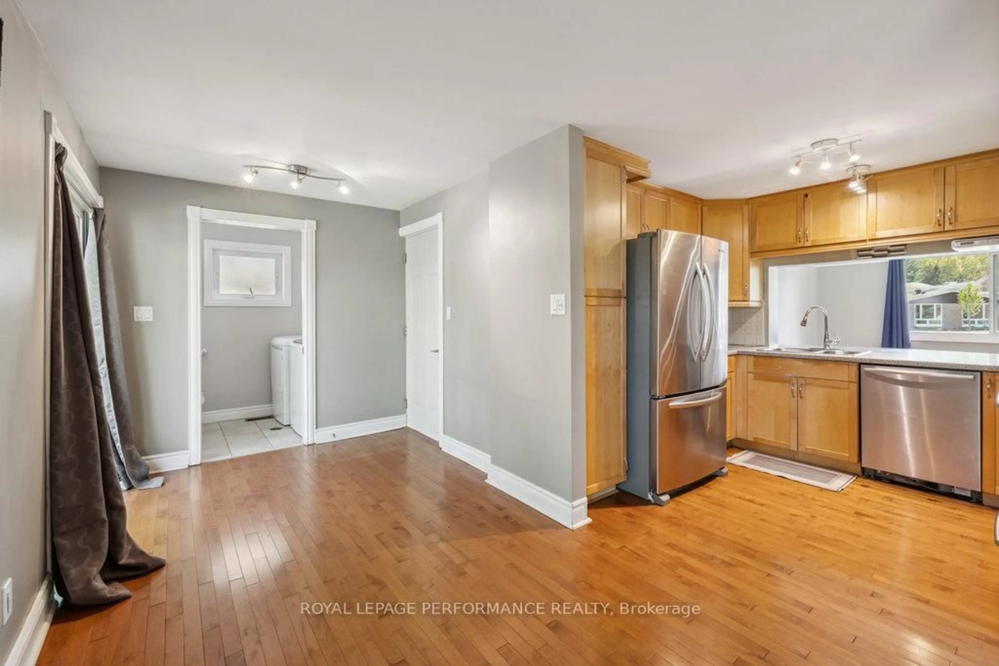 Unknown for 2045 Deerhurst Crt, Ottawa Ontario K1J 8H2