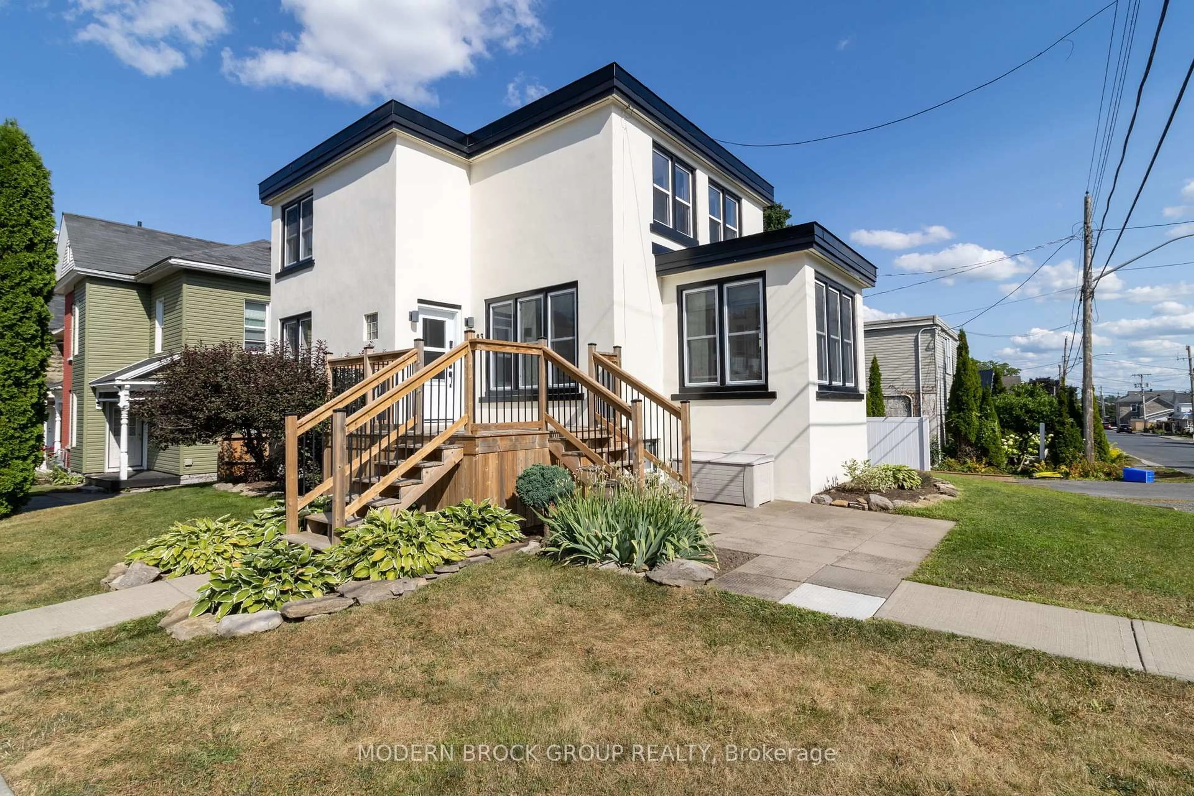 A pic from outside/outdoor area/front of a property/back of a property/a pic from drone, building for 493 Dibble St, Prescott Ontario K0E 1T0