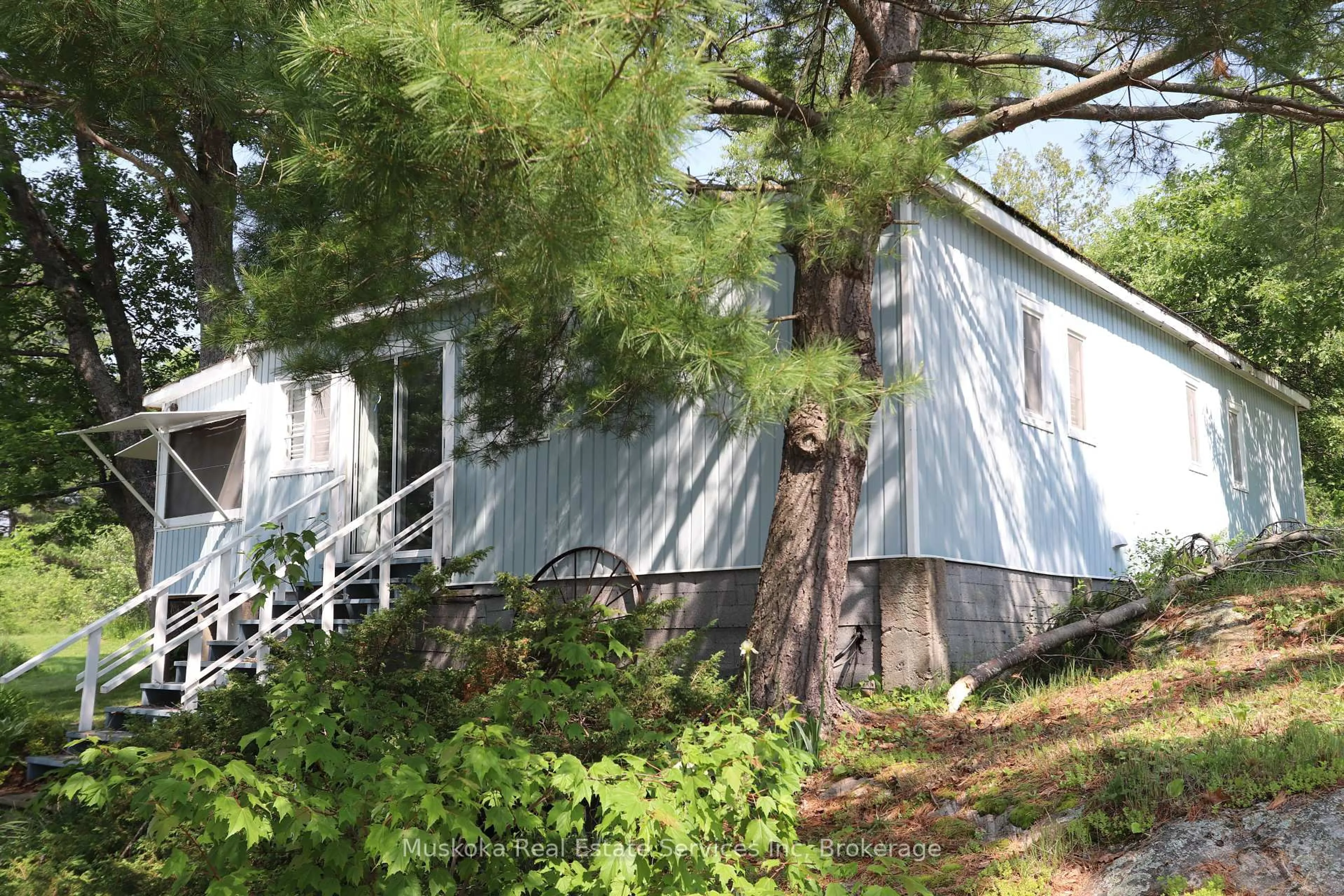 Home with vinyl exterior material, street for 1113 Sam Cook Rd, Gravenhurst Ontario P1P 1R3