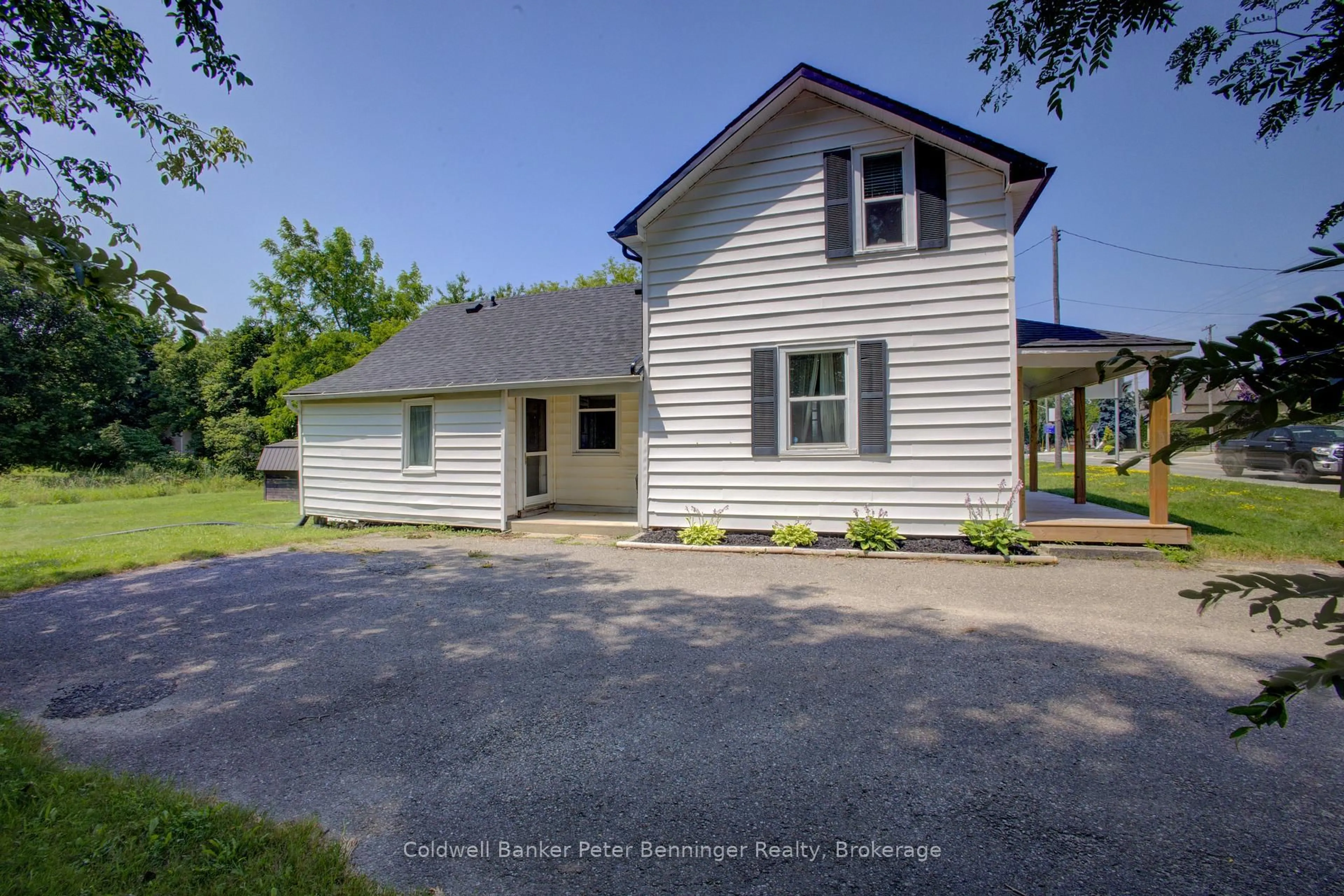 A pic from outside/outdoor area/front of a property/back of a property/a pic from drone, street for 84 Main St, Kincardine Ontario N0G 2T0