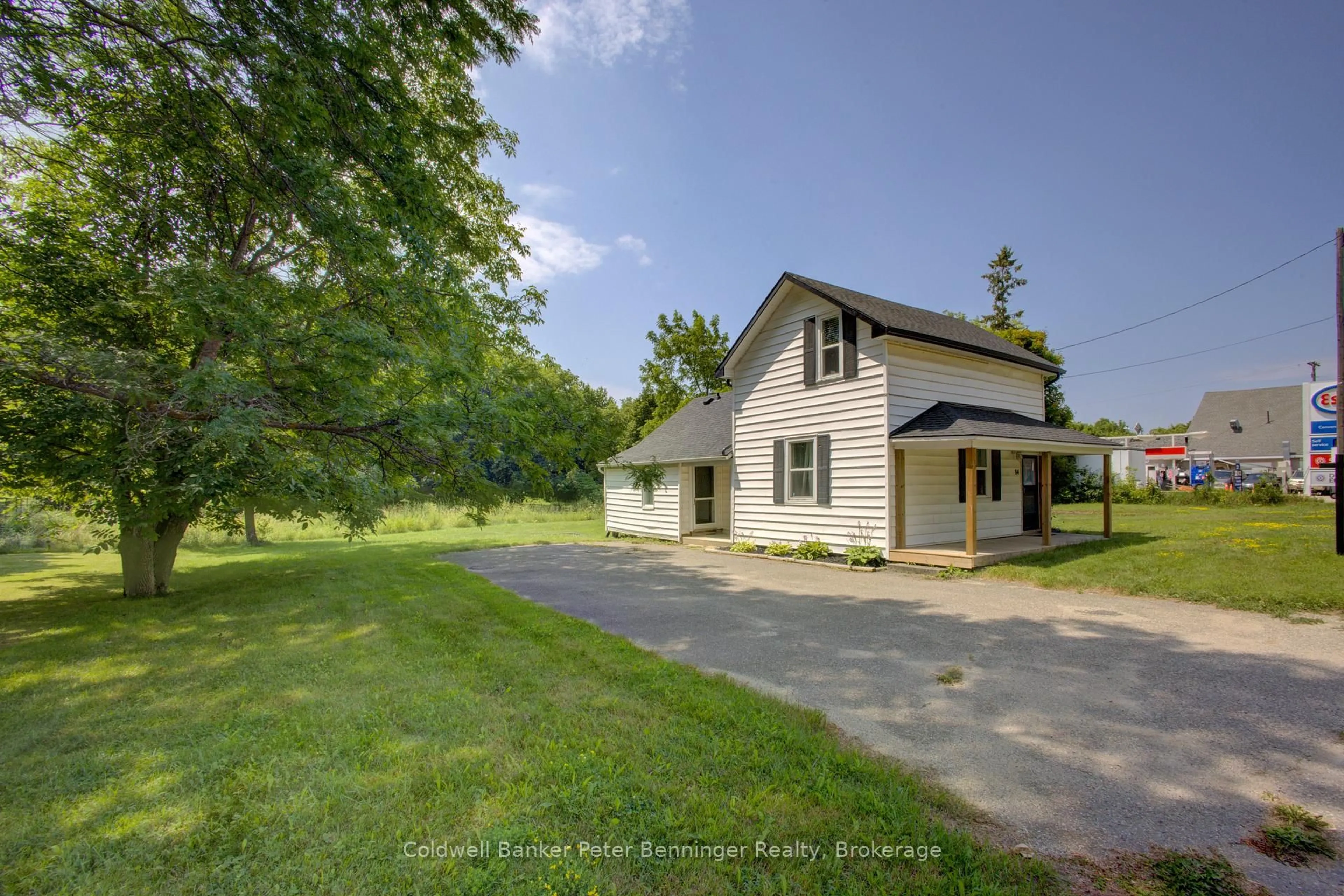 A pic from outside/outdoor area/front of a property/back of a property/a pic from drone, street for 84 Main St, Kincardine Ontario N0G 2T0