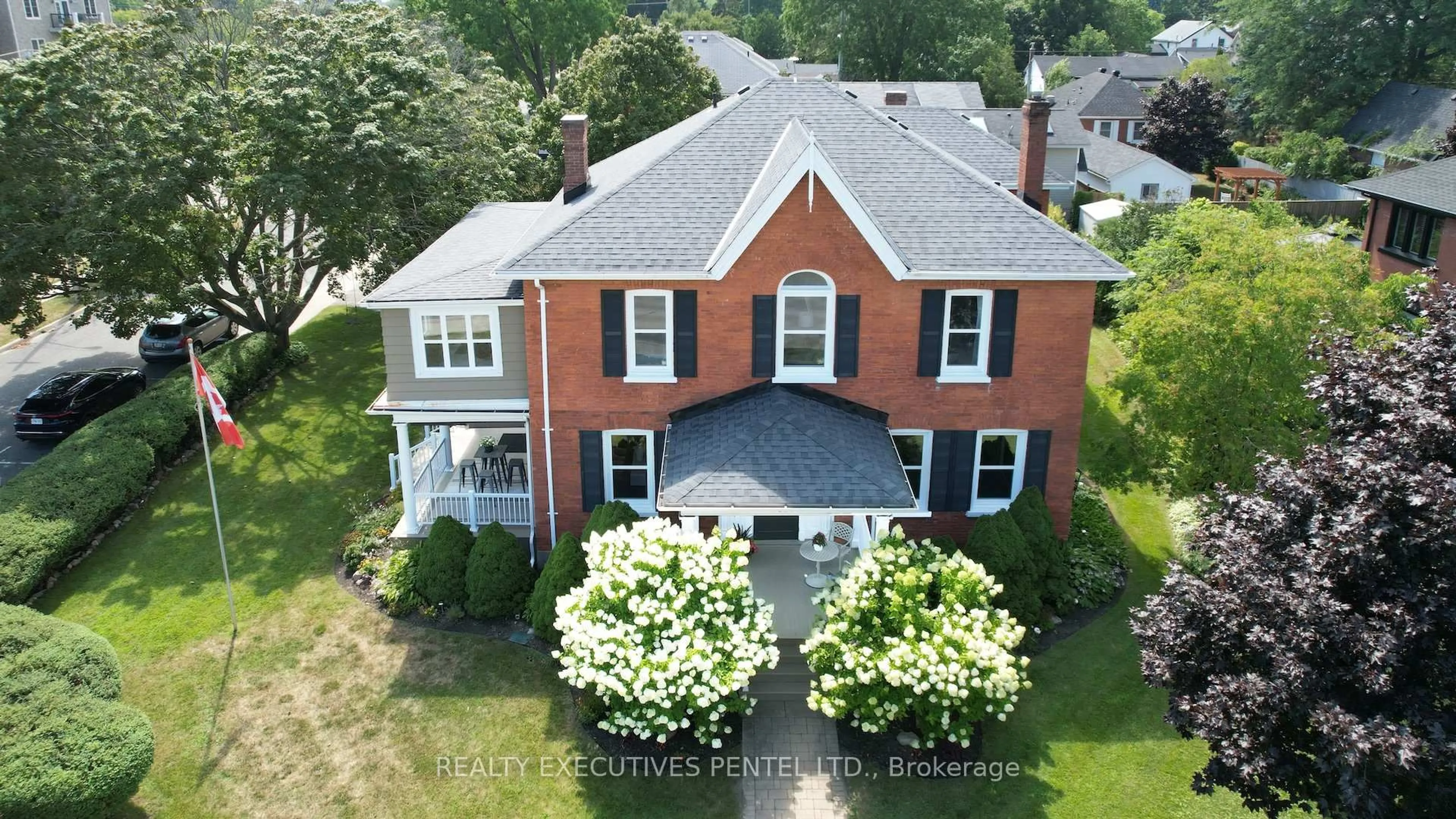A pic from outside/outdoor area/front of a property/back of a property/a pic from drone, building for 351 George St. St, Cobourg Ontario K9A 3M2
