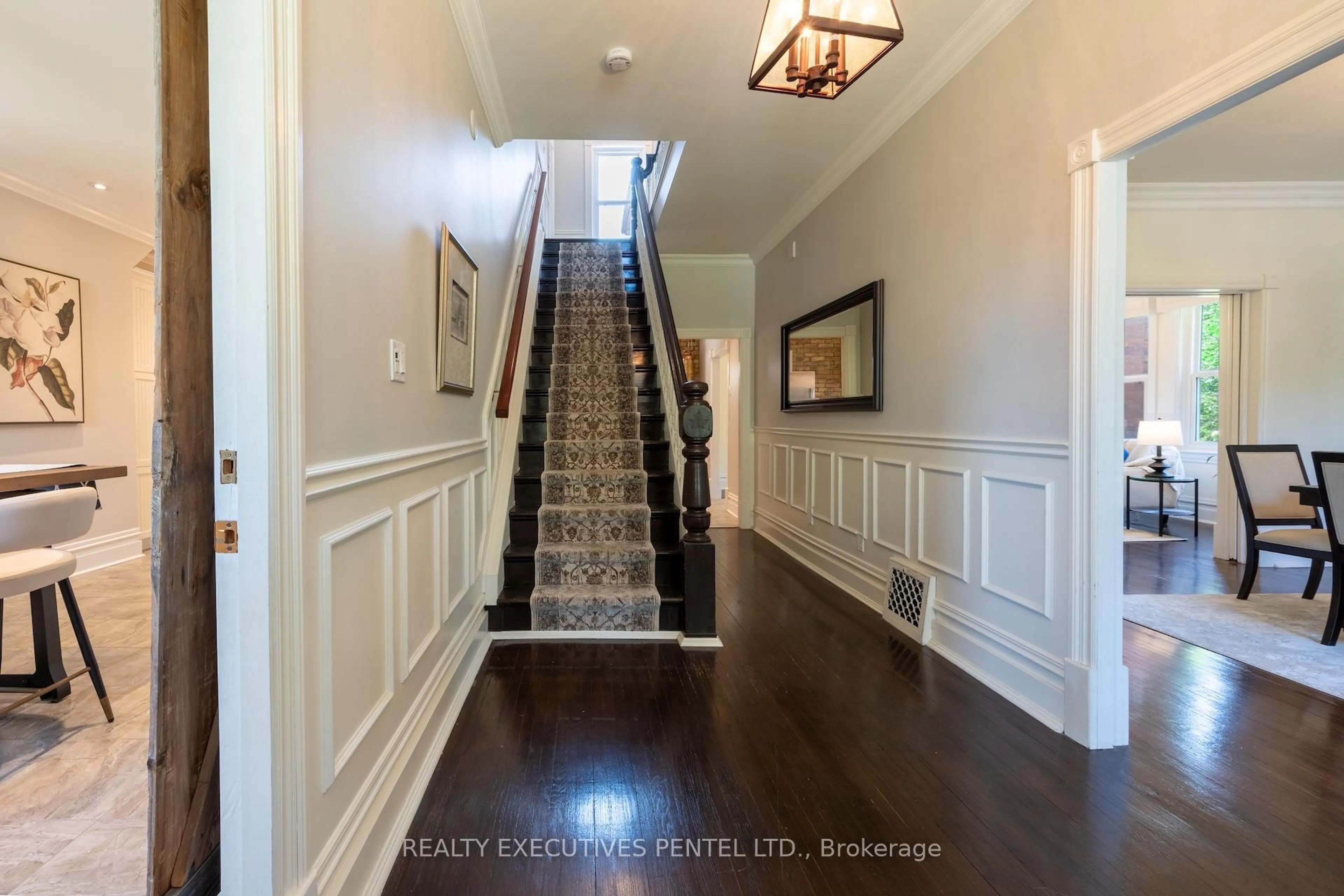 Indoor foyer for 351 George St. St, Cobourg Ontario K9A 3M2