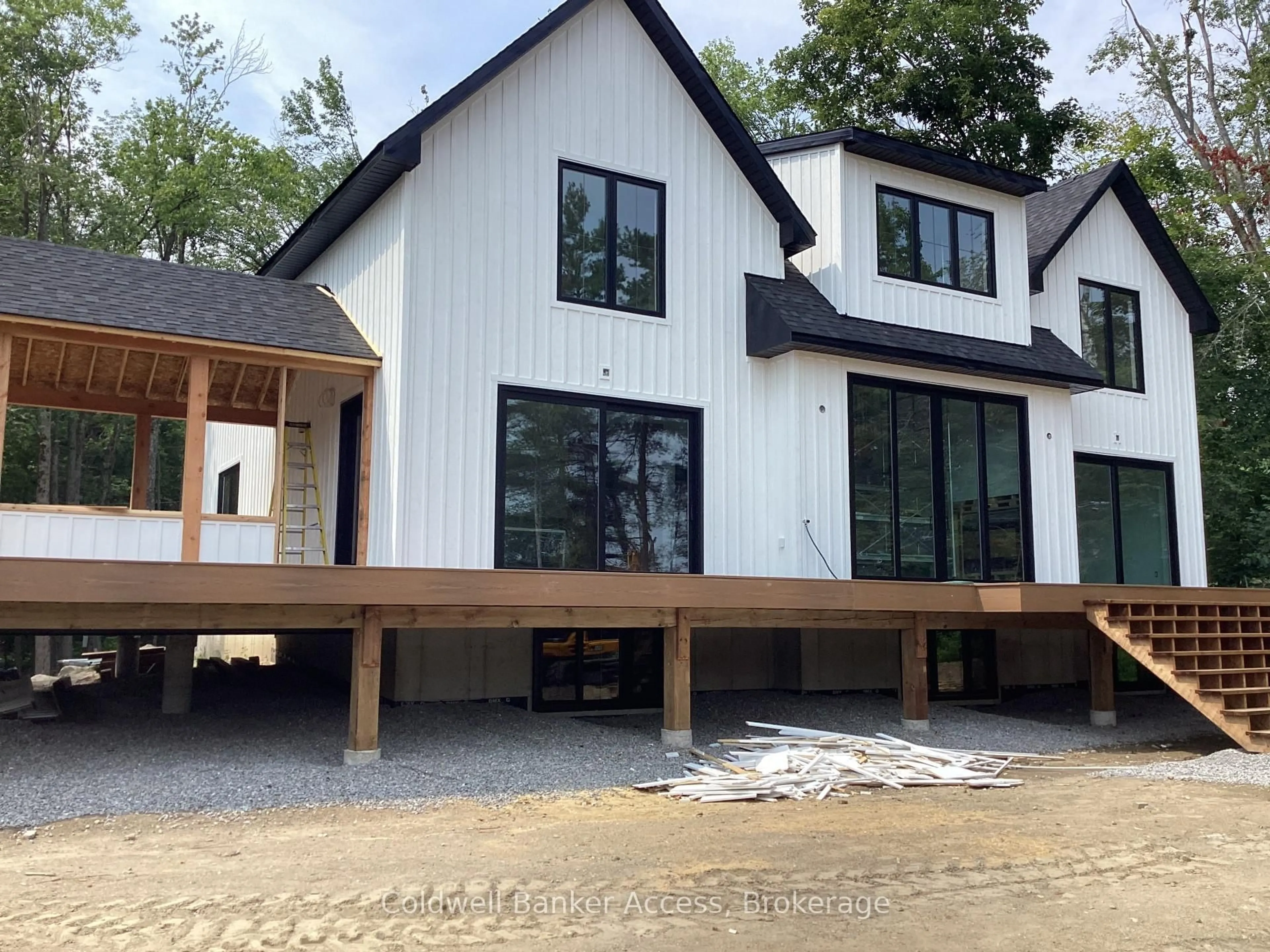 Home with vinyl exterior material, unknown for 1031 Lionel Ave, Muskoka Lakes Ontario P0C 1A0