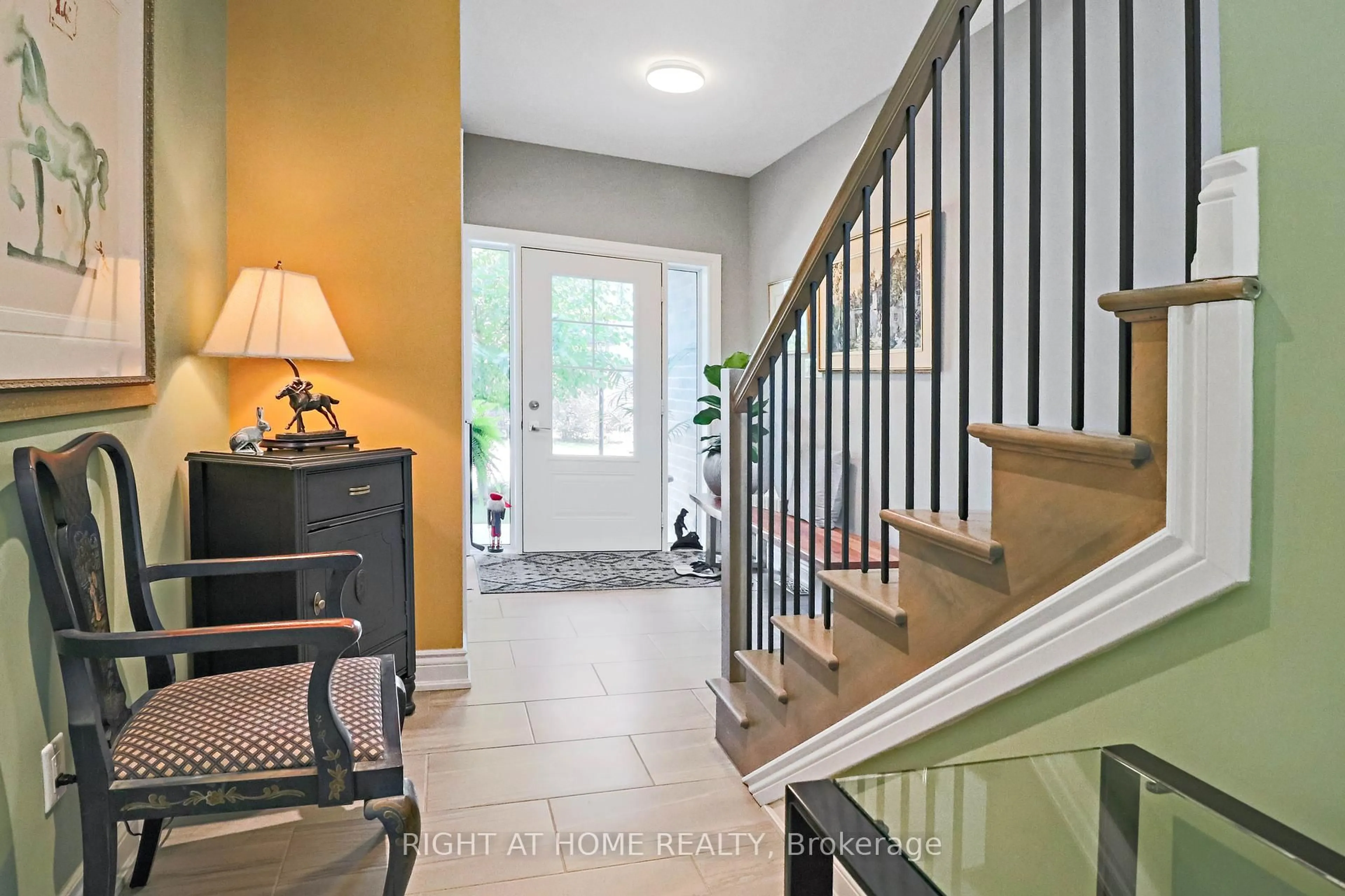 Indoor entryway for 708 Reverie Private, Ottawa Ontario K2S 0T9
