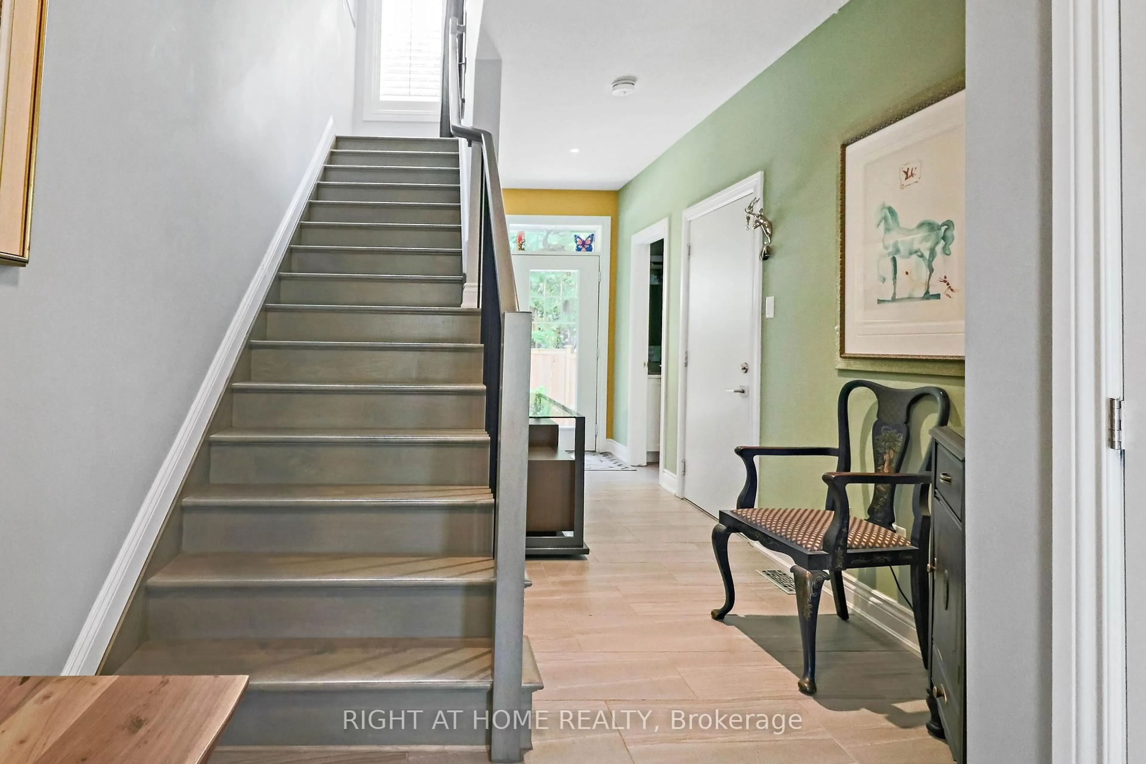 Indoor entryway for 708 Reverie Private, Ottawa Ontario K2S 0T9