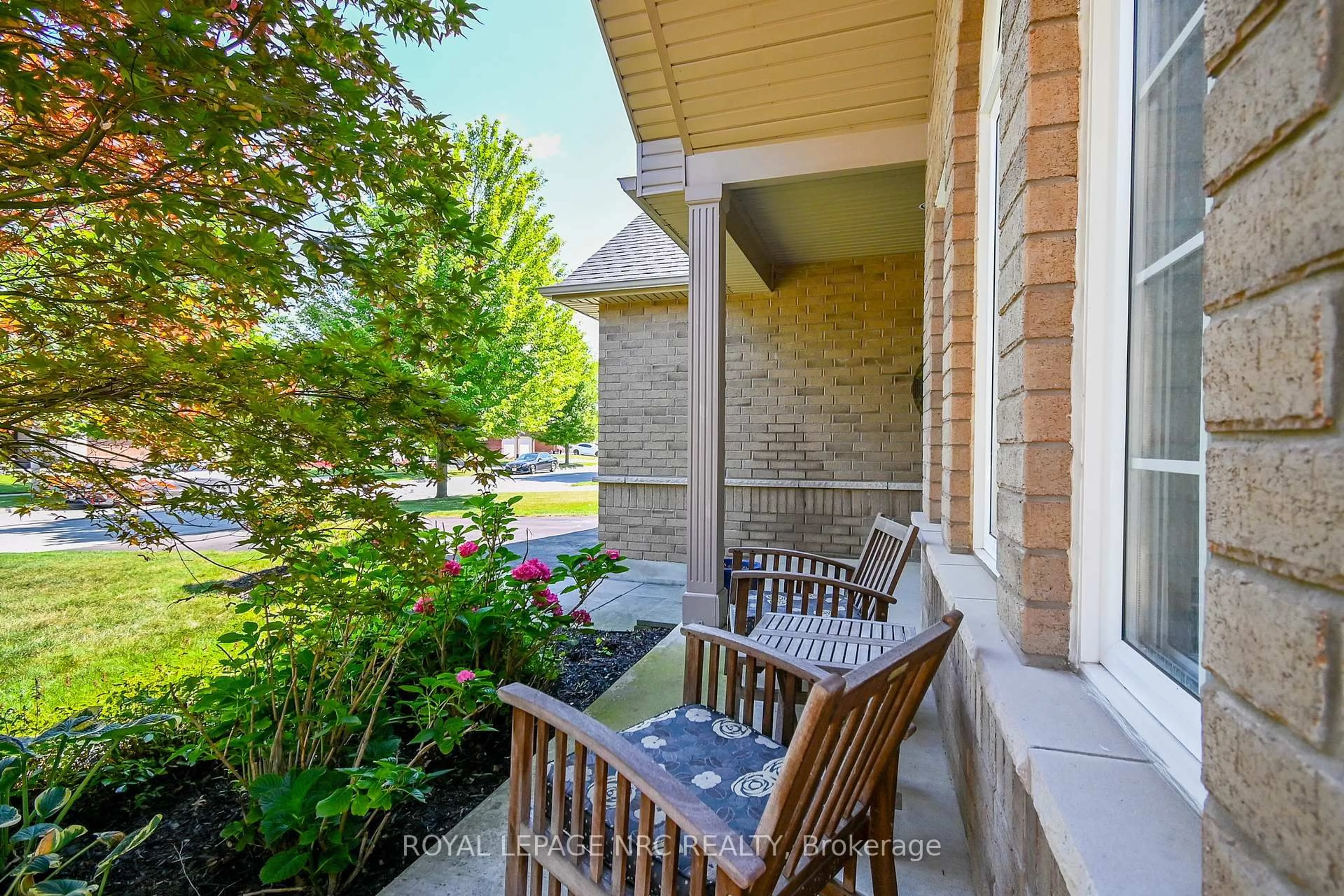 Patio, street for 39 Loretta Dr, Niagara-on-the-Lake Ontario L0S 1T0