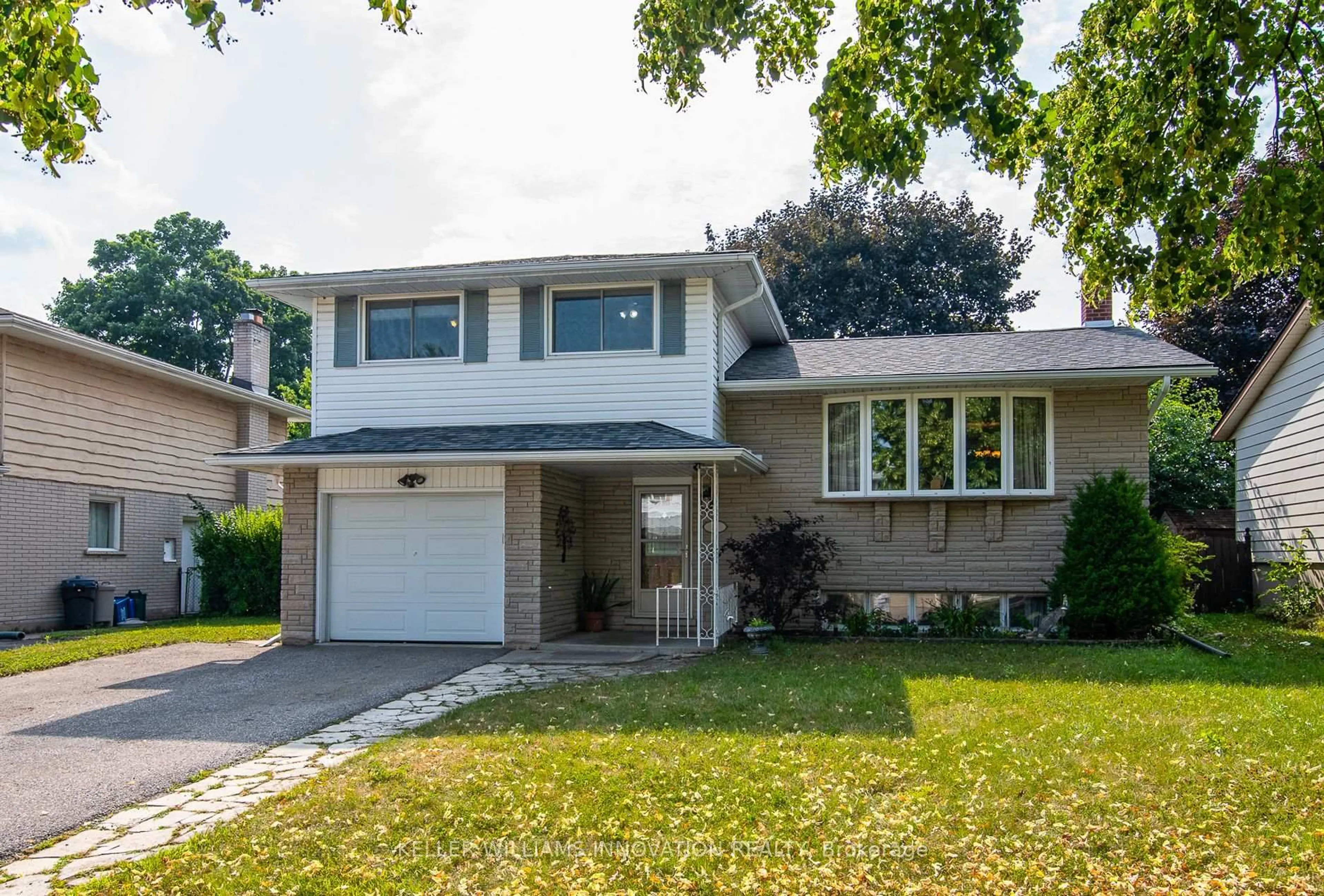 Home with vinyl exterior material, street for 35 Tecumseh Cres, Kitchener Ontario N2B 2T5