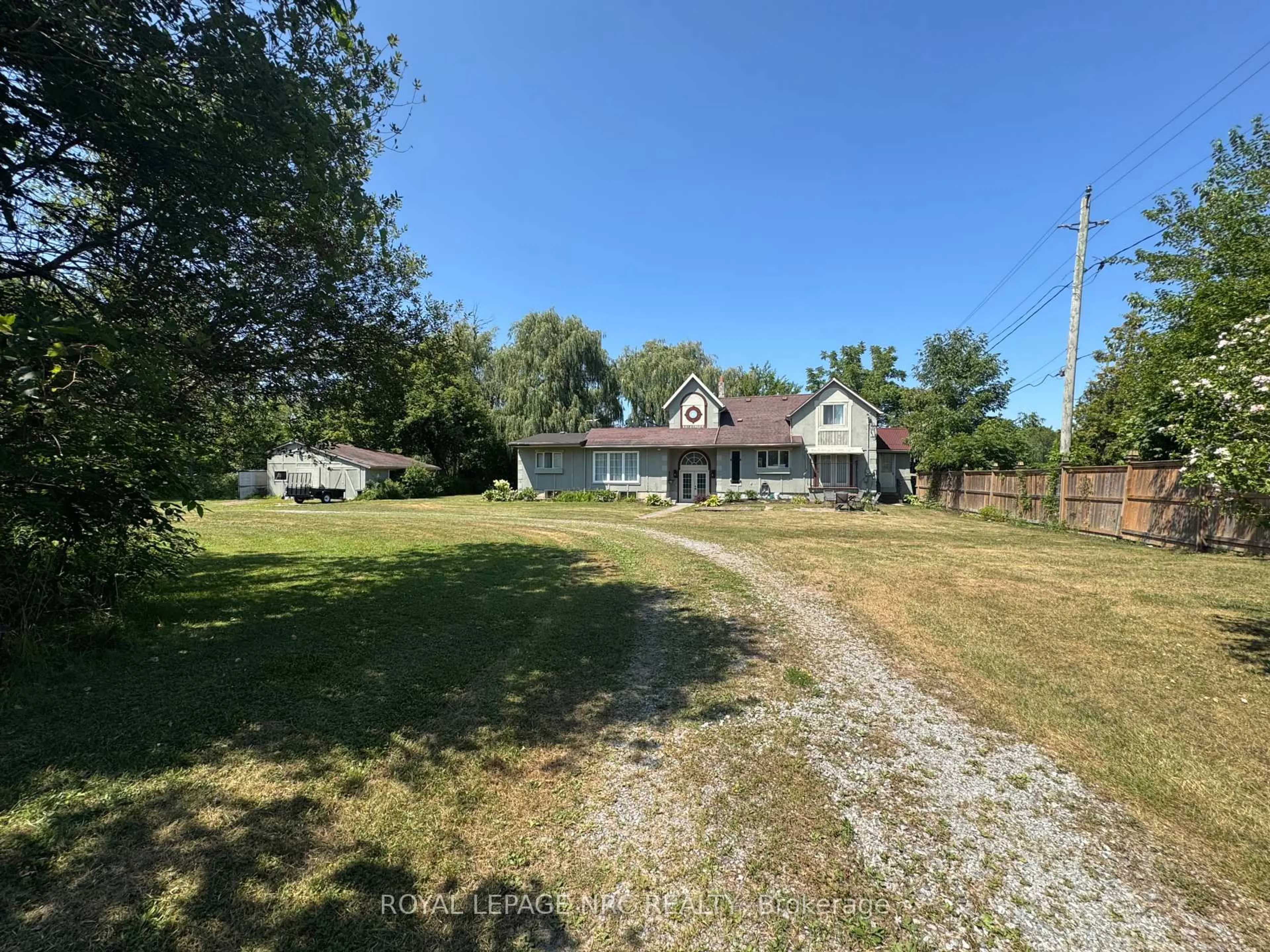 A pic from outside/outdoor area/front of a property/back of a property/a pic from drone, unknown for 1233 Merrittville Highway, Thorold Ontario L3B 5N5