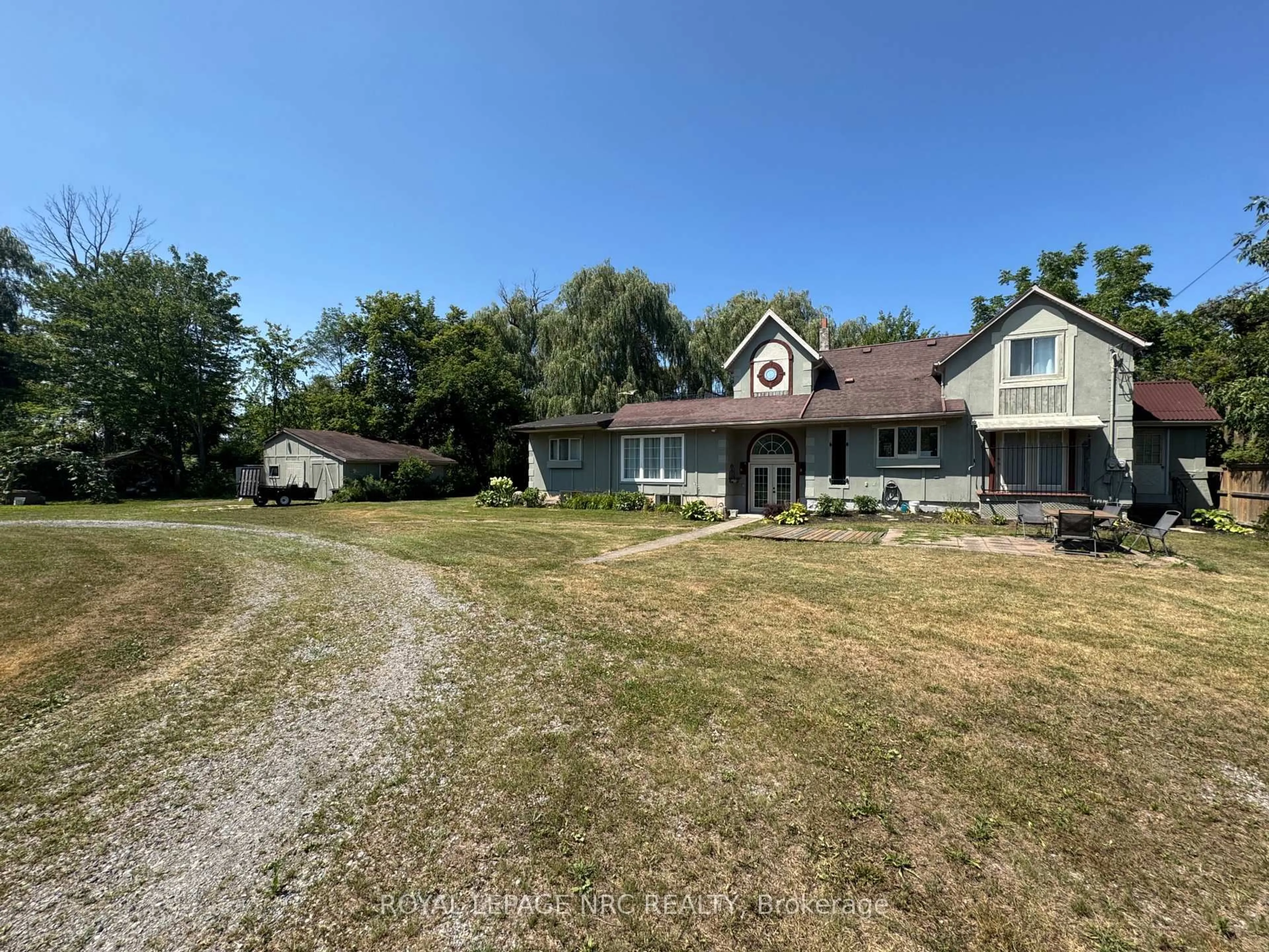 A pic from outside/outdoor area/front of a property/back of a property/a pic from drone, unknown for 1233 Merrittville Highway, Thorold Ontario L3B 5N5