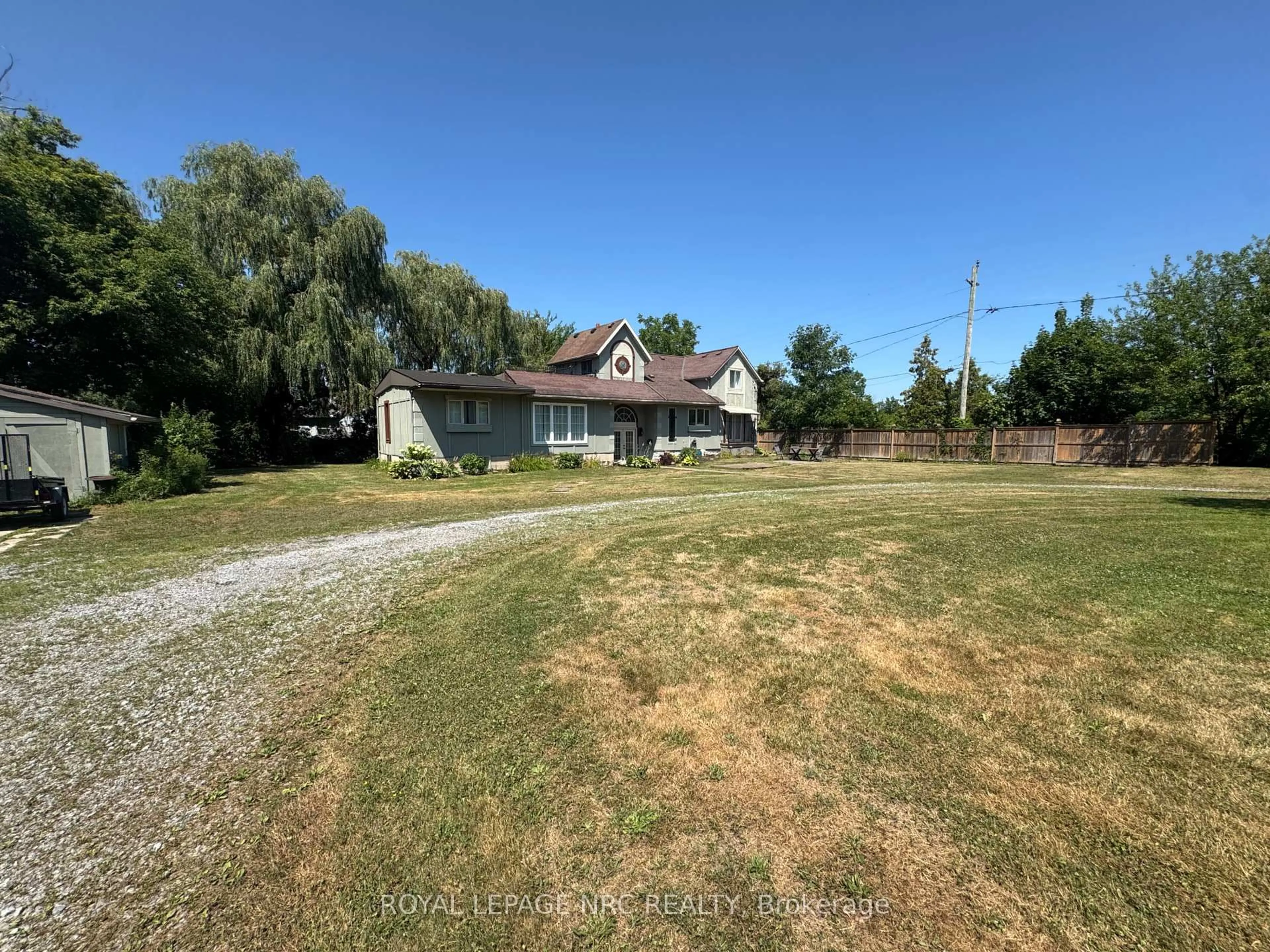 A pic from outside/outdoor area/front of a property/back of a property/a pic from drone, unknown for 1233 Merrittville Highway, Thorold Ontario L3B 5N5
