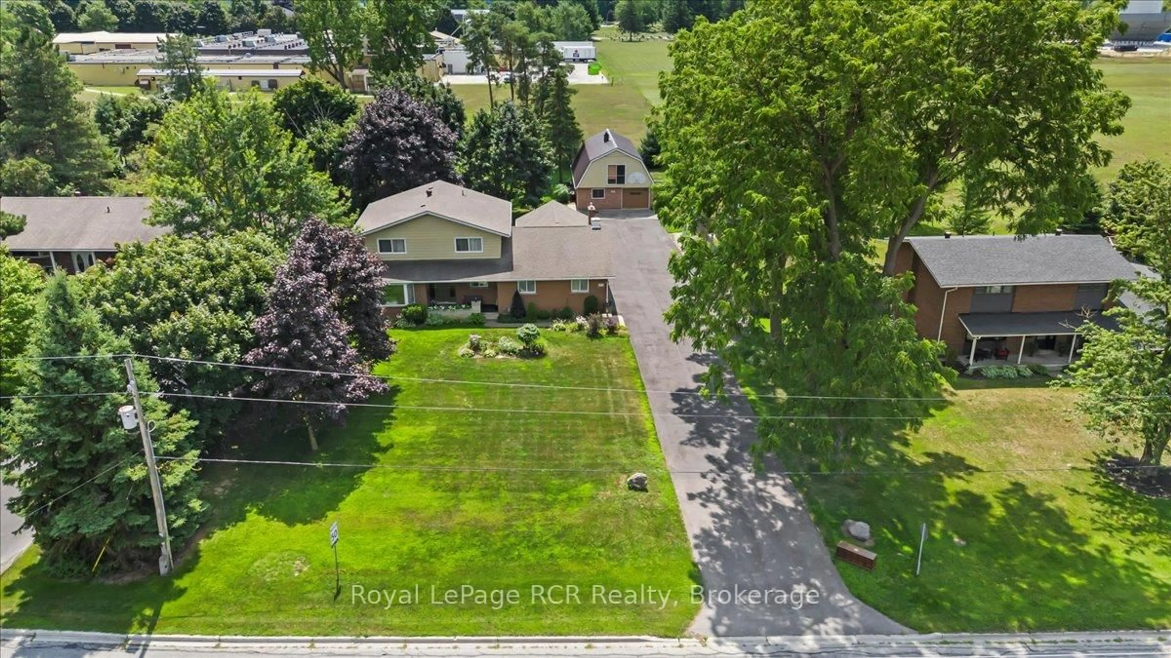 A pic from outside/outdoor area/front of a property/back of a property/a pic from drone, street for 295 2nd St, Hanover Ontario N4N 1A4