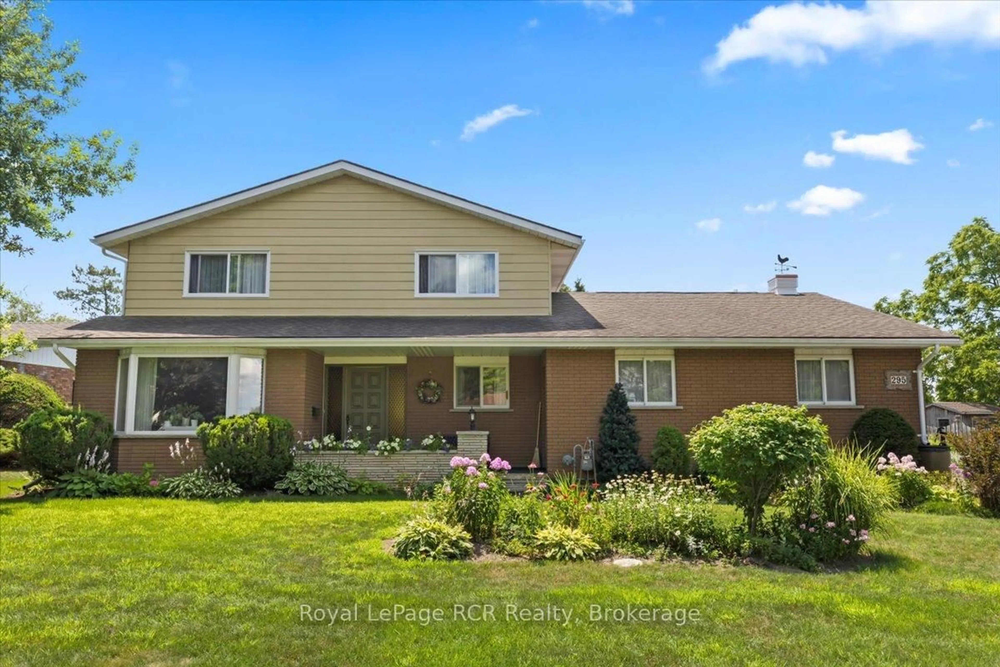 Home with vinyl exterior material, unknown for 295 2nd St, Hanover Ontario N4N 1A4