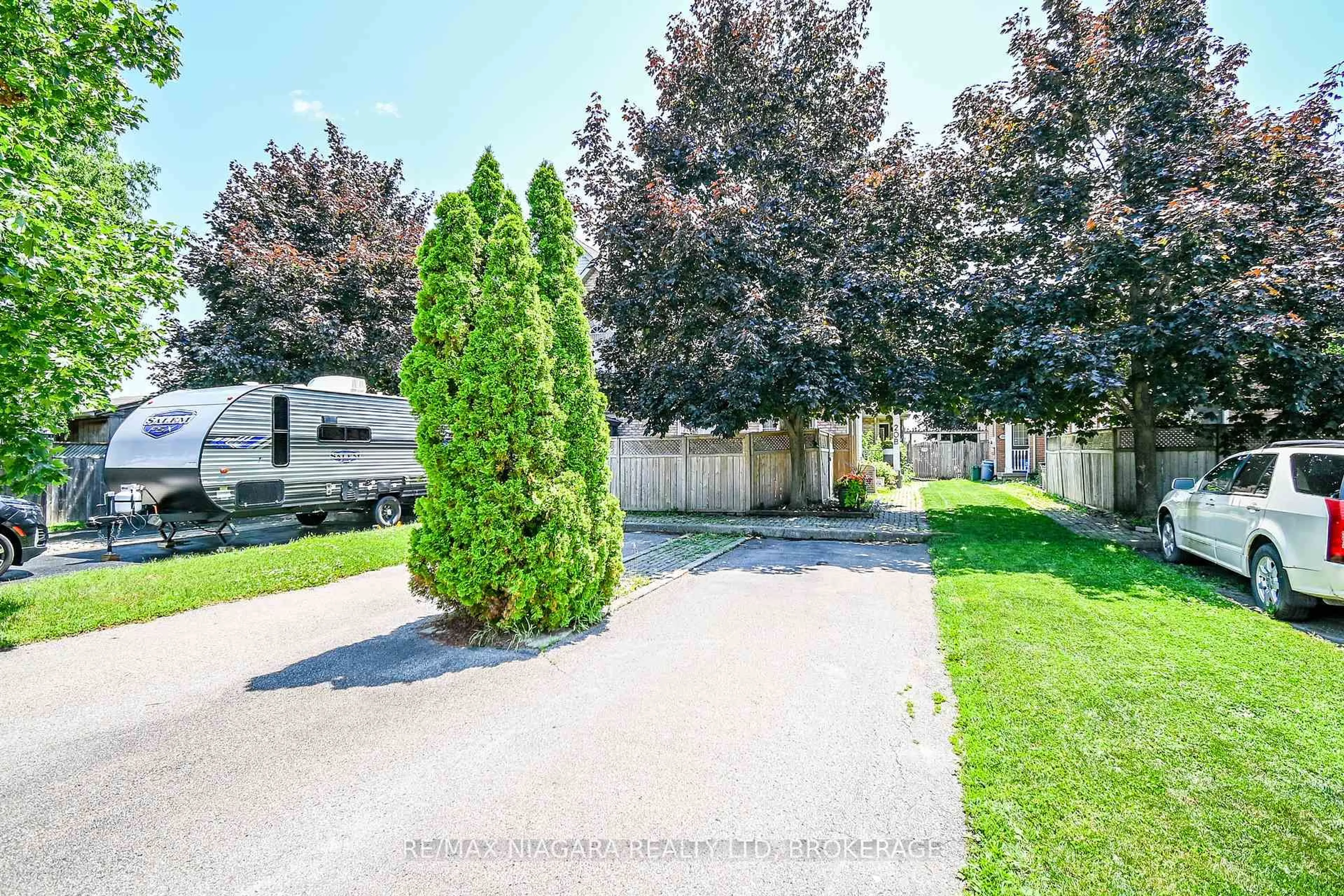 A pic from outside/outdoor area/front of a property/back of a property/a pic from drone, street for 20A Brown Dr, St. Catharines Ontario L2S 3Z4