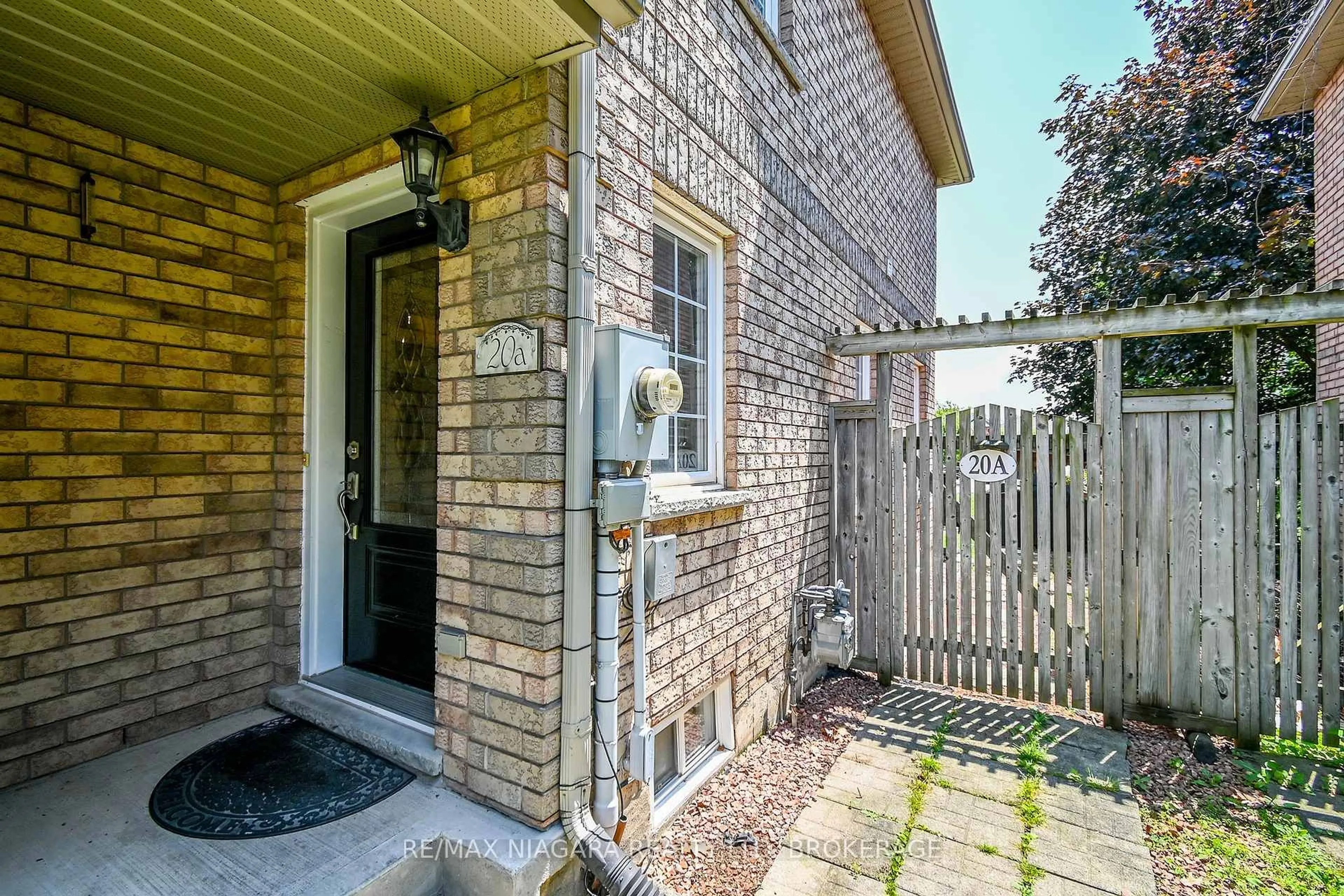 Unknown for 20A Brown Dr, St. Catharines Ontario L2S 3Z4