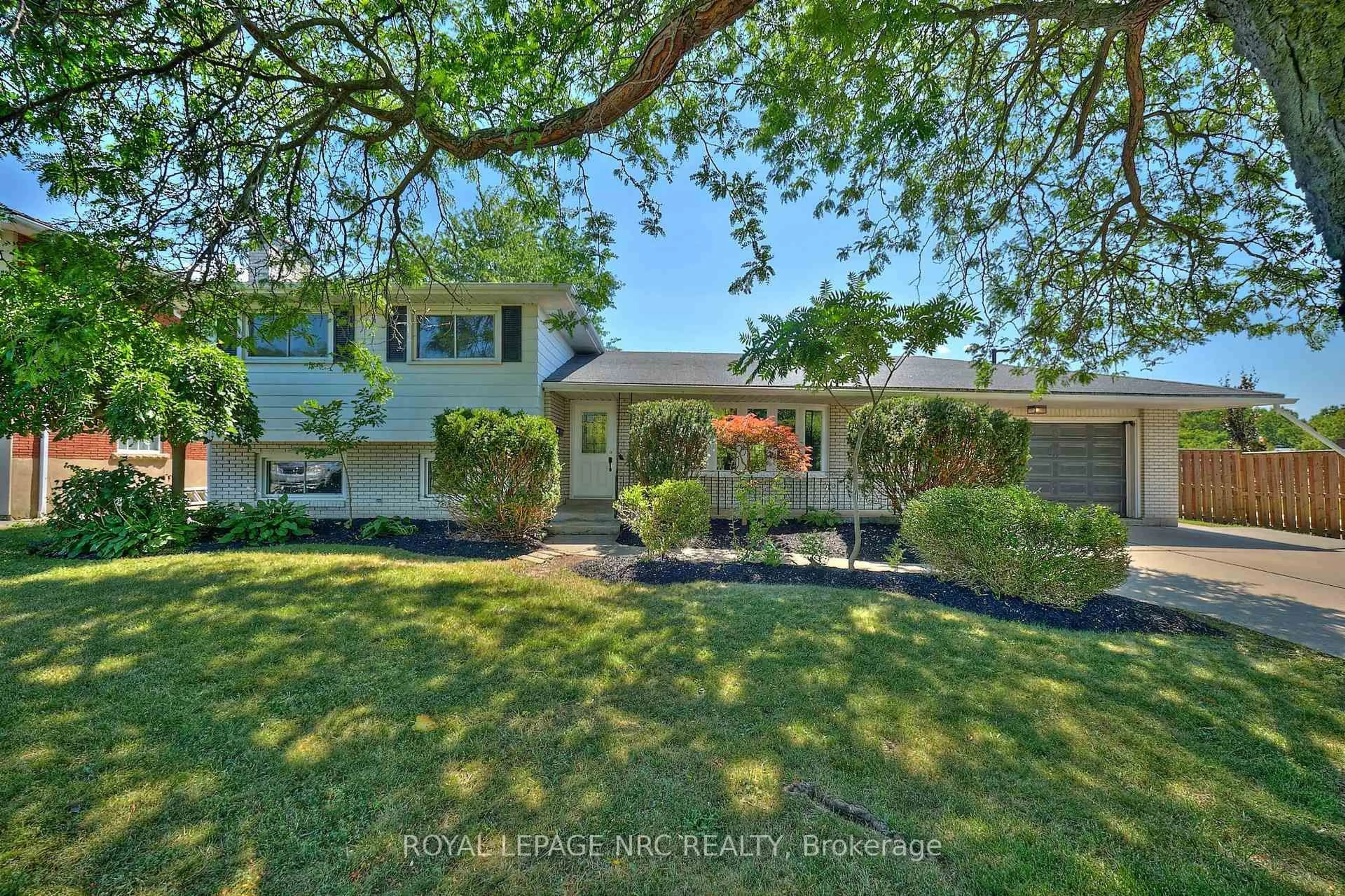 A pic from outside/outdoor area/front of a property/back of a property/a pic from drone, water/lake/river/ocean view for 22 Oakridge Ave, St. Catharines Ontario L2T 2M5