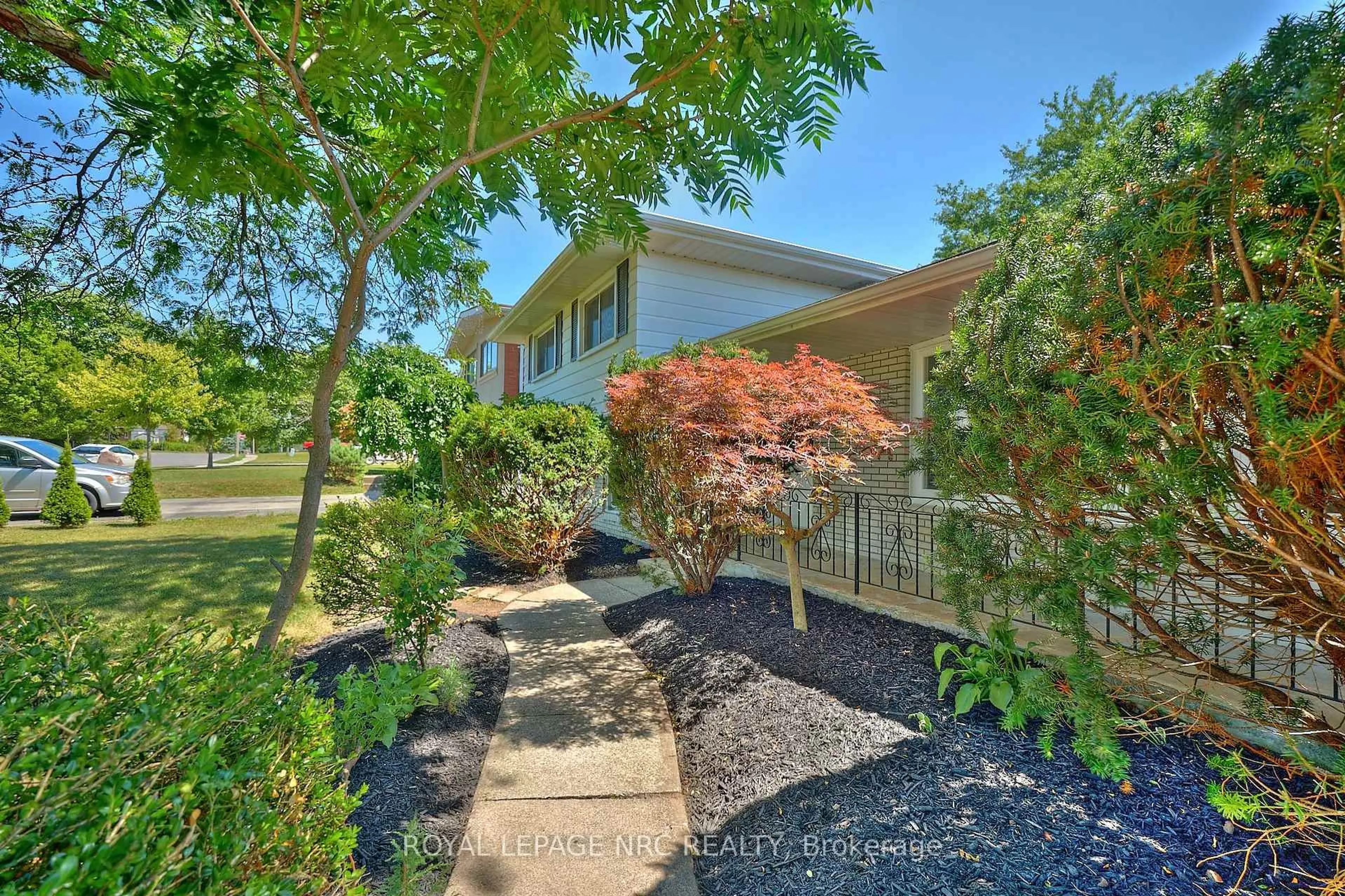 Unknown for 22 Oakridge Ave, St. Catharines Ontario L2T 2M5
