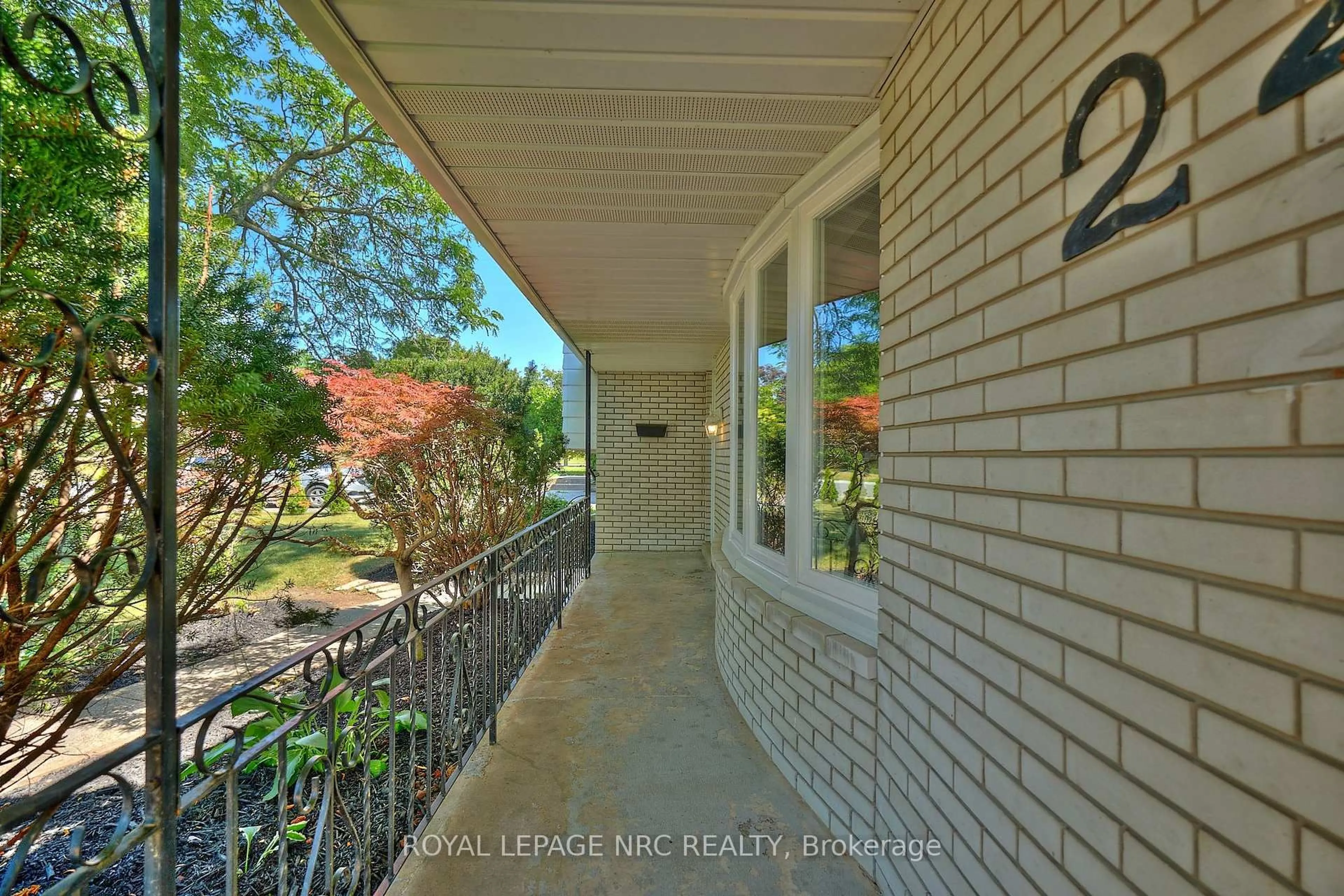Unknown for 22 Oakridge Ave, St. Catharines Ontario L2T 2M5