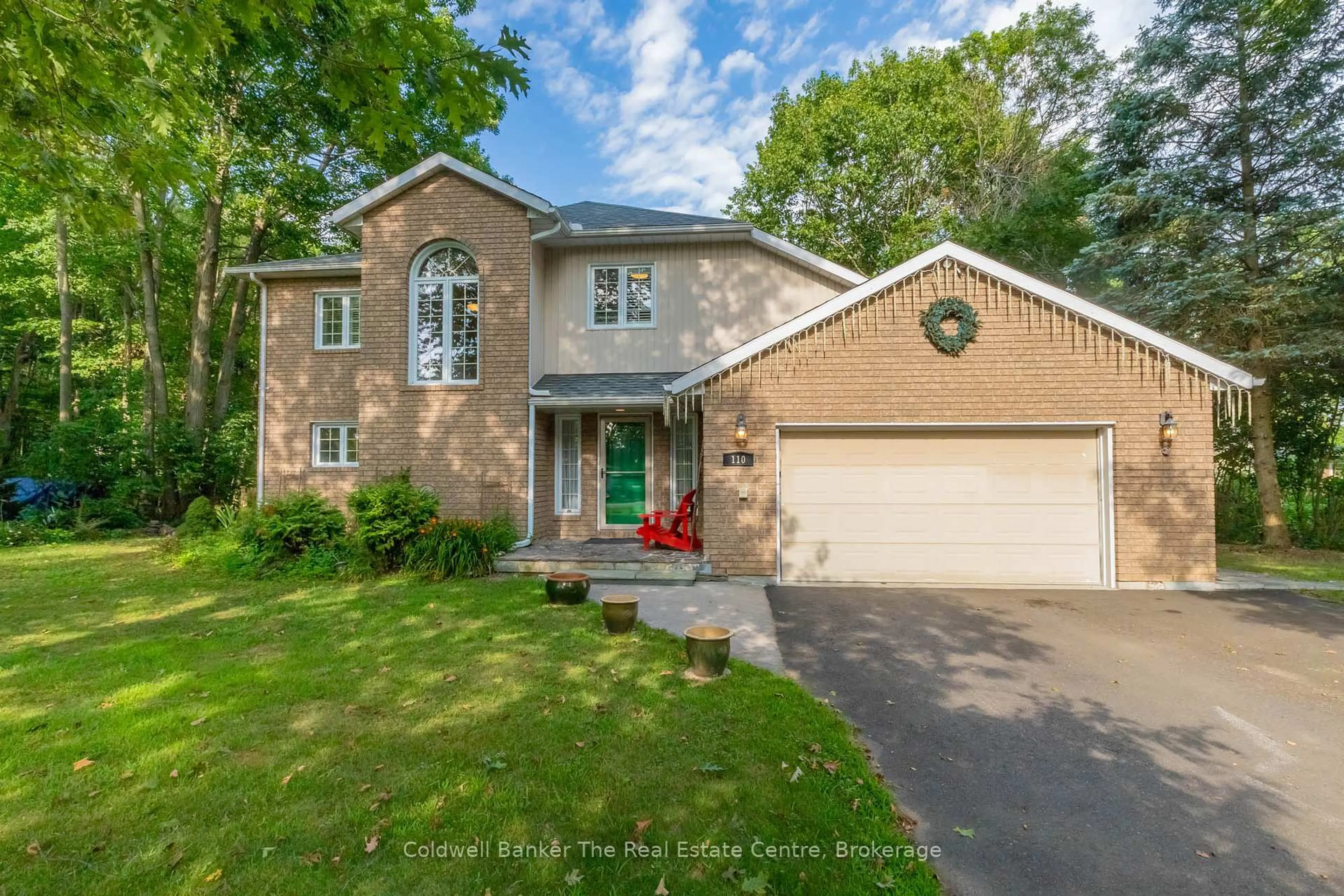 Home with brick exterior material, street for 110 Forest Glen Dr, Gravenhurst Ontario P1P 1A1