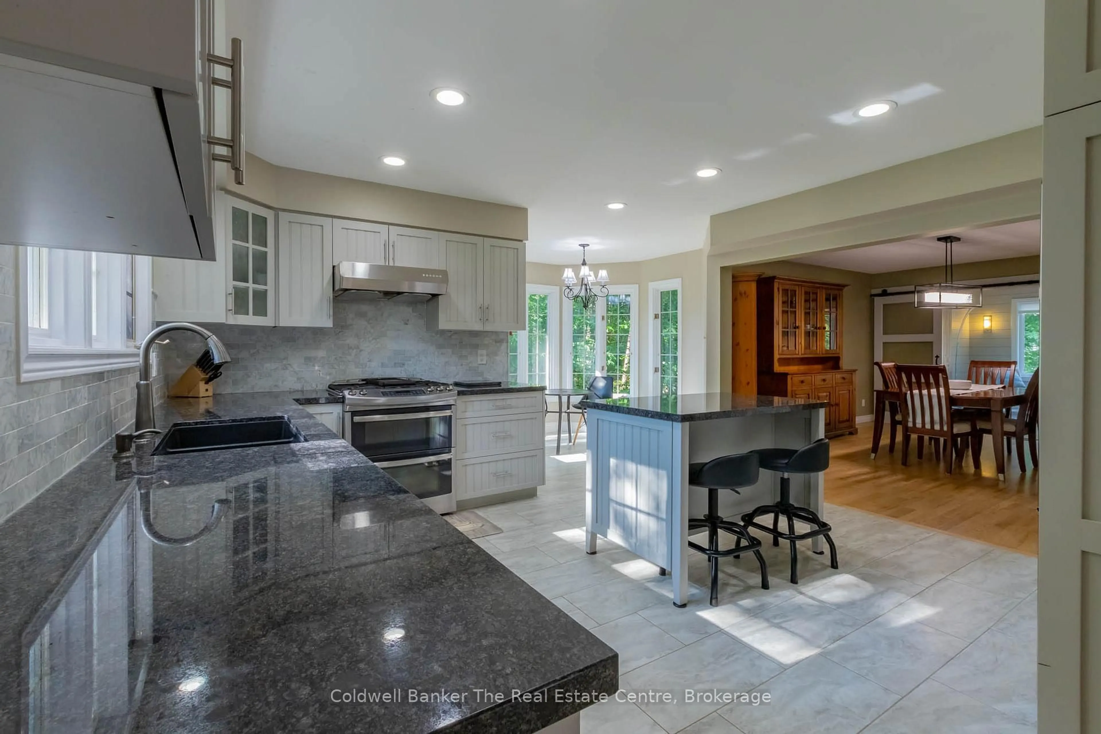 Open concept kitchen, ceramic/tile floor for 110 Forest Glen Dr, Gravenhurst Ontario P1P 1A1