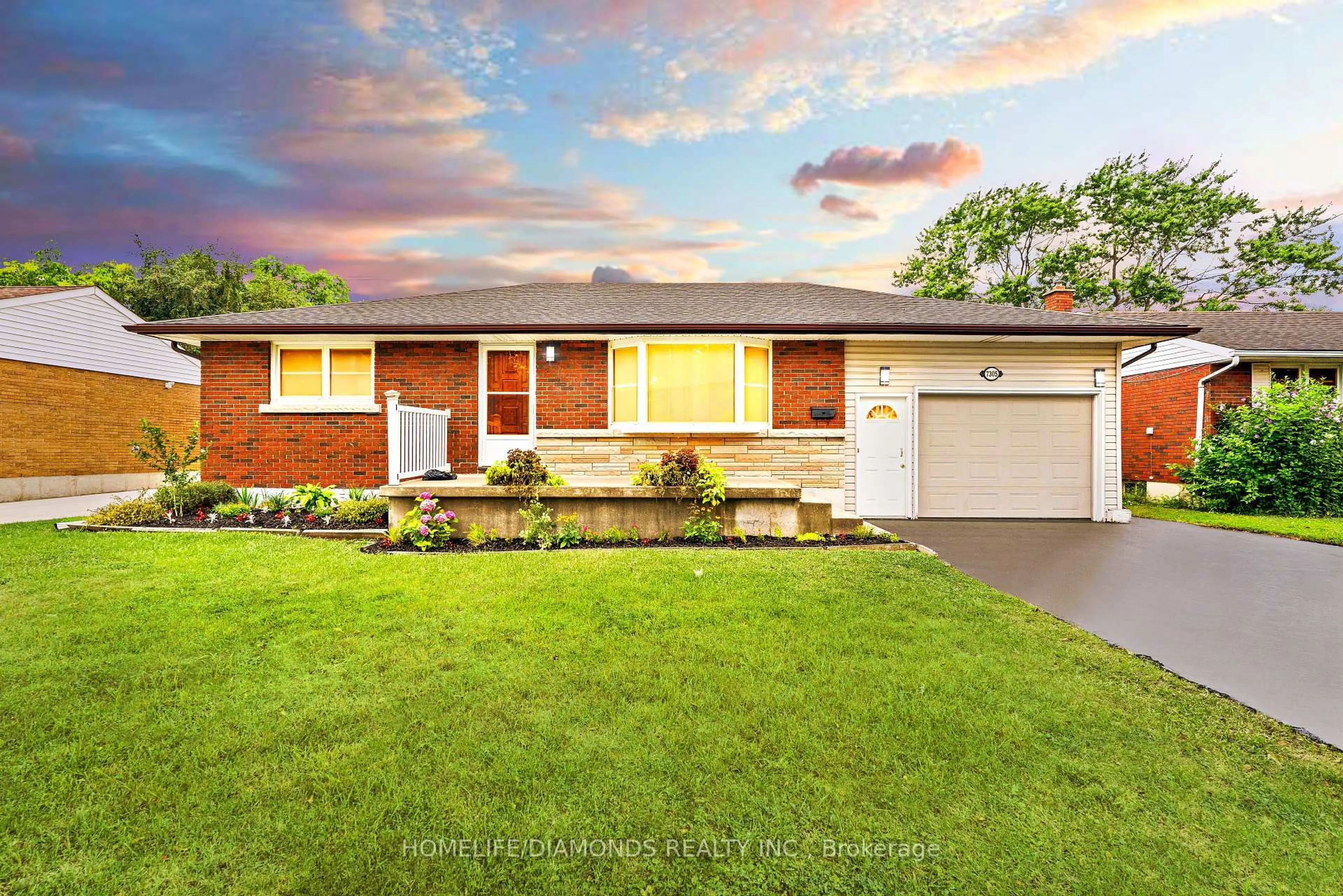 Home with brick exterior material, street for 7305 MERRITT Ave, Niagara Falls Ontario L2G 5C3