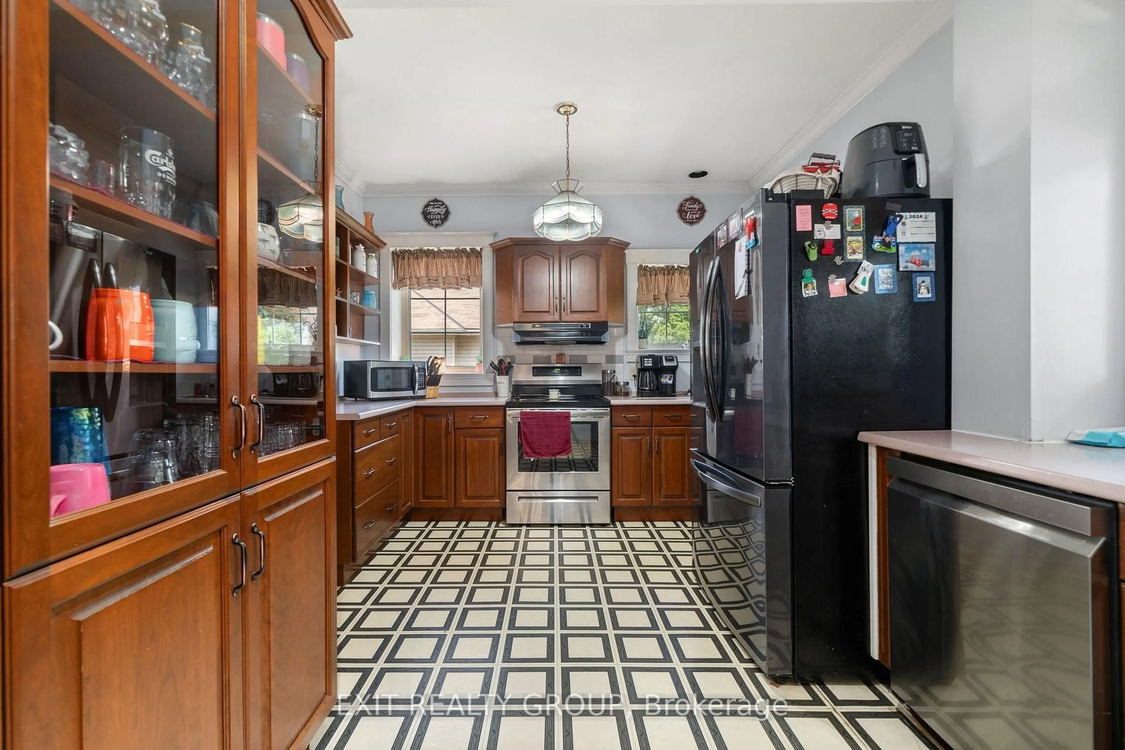 Standard kitchen, ceramic/tile floor for 219 East St, Greater Napanee Ontario K7R 1T2